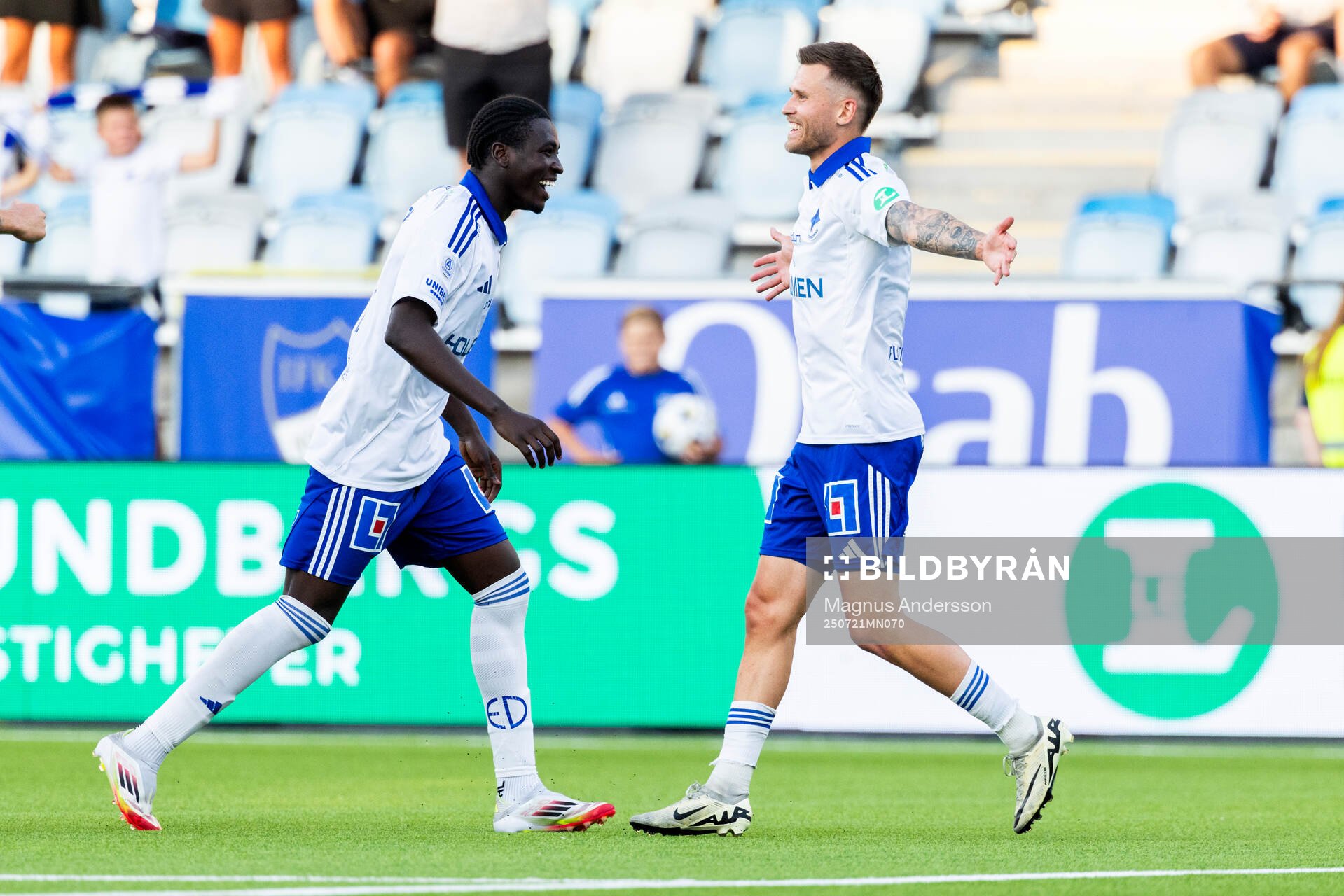 IFK Norrköpings Arnor Traustason jublar med Kojo Peprah