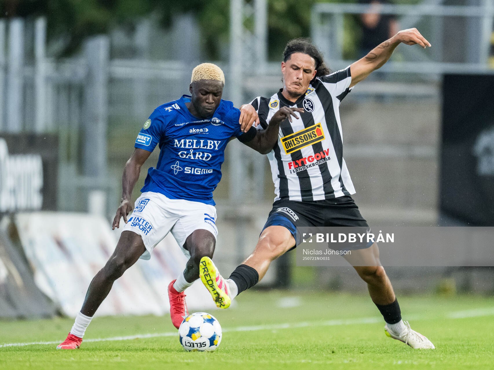 Trelleborgs Emmanuel Godwin och Landskronas André Alvarez