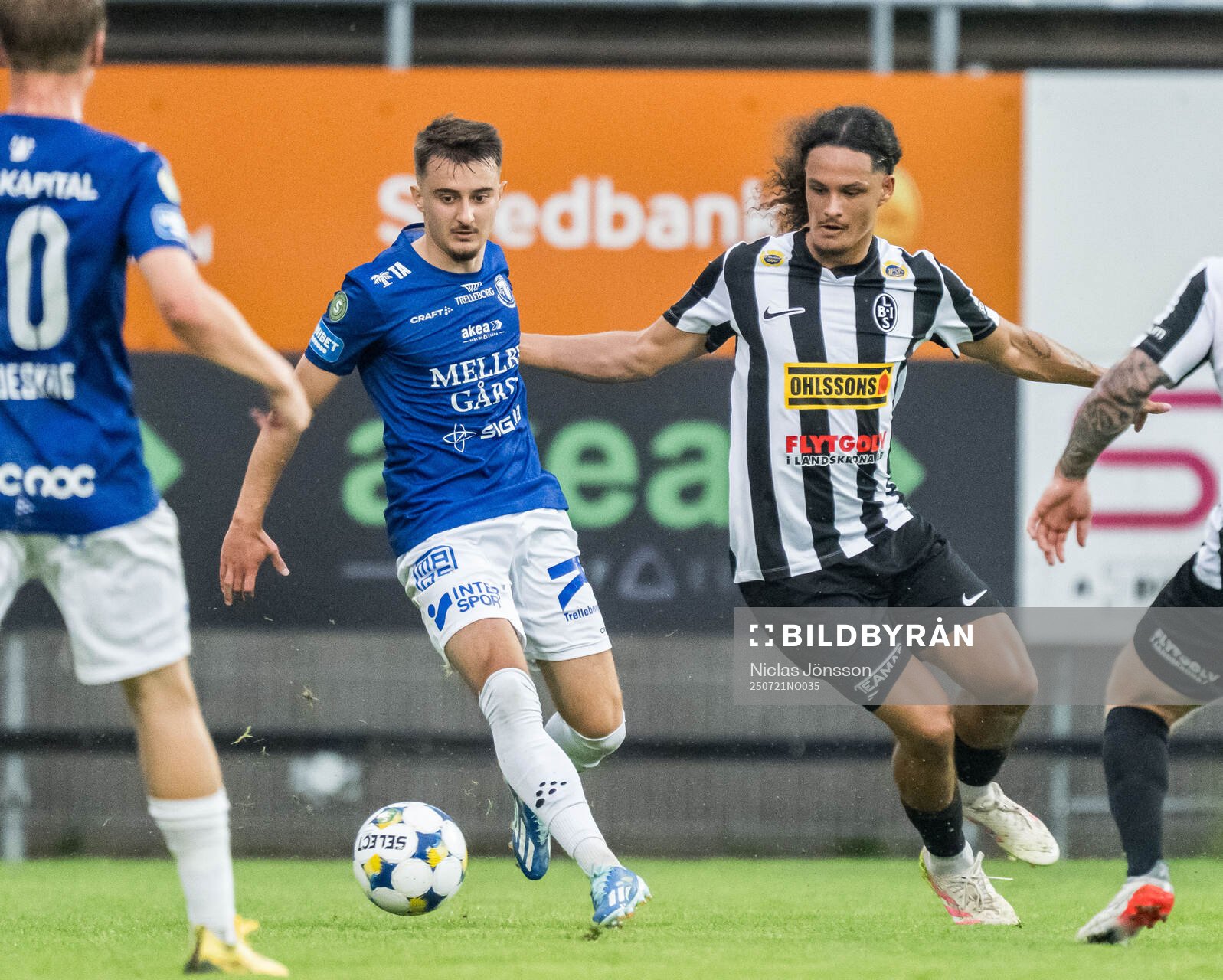 Trelleborgs Armin Culum och Landskronas André Alvarez Perez