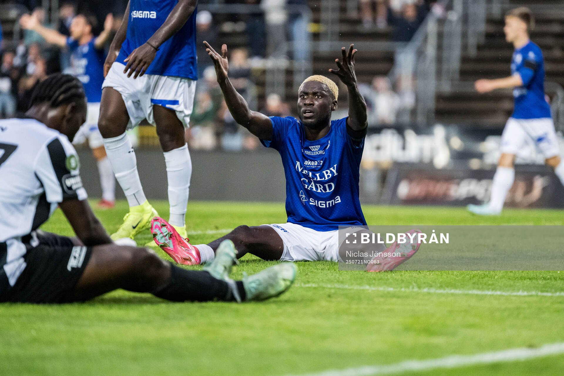 Trelleborgs Emmanuel Godwin reagerar