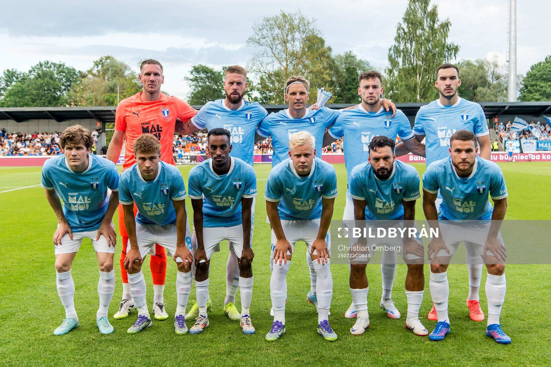 The starting eleven of Malmö FF pose for a team photo