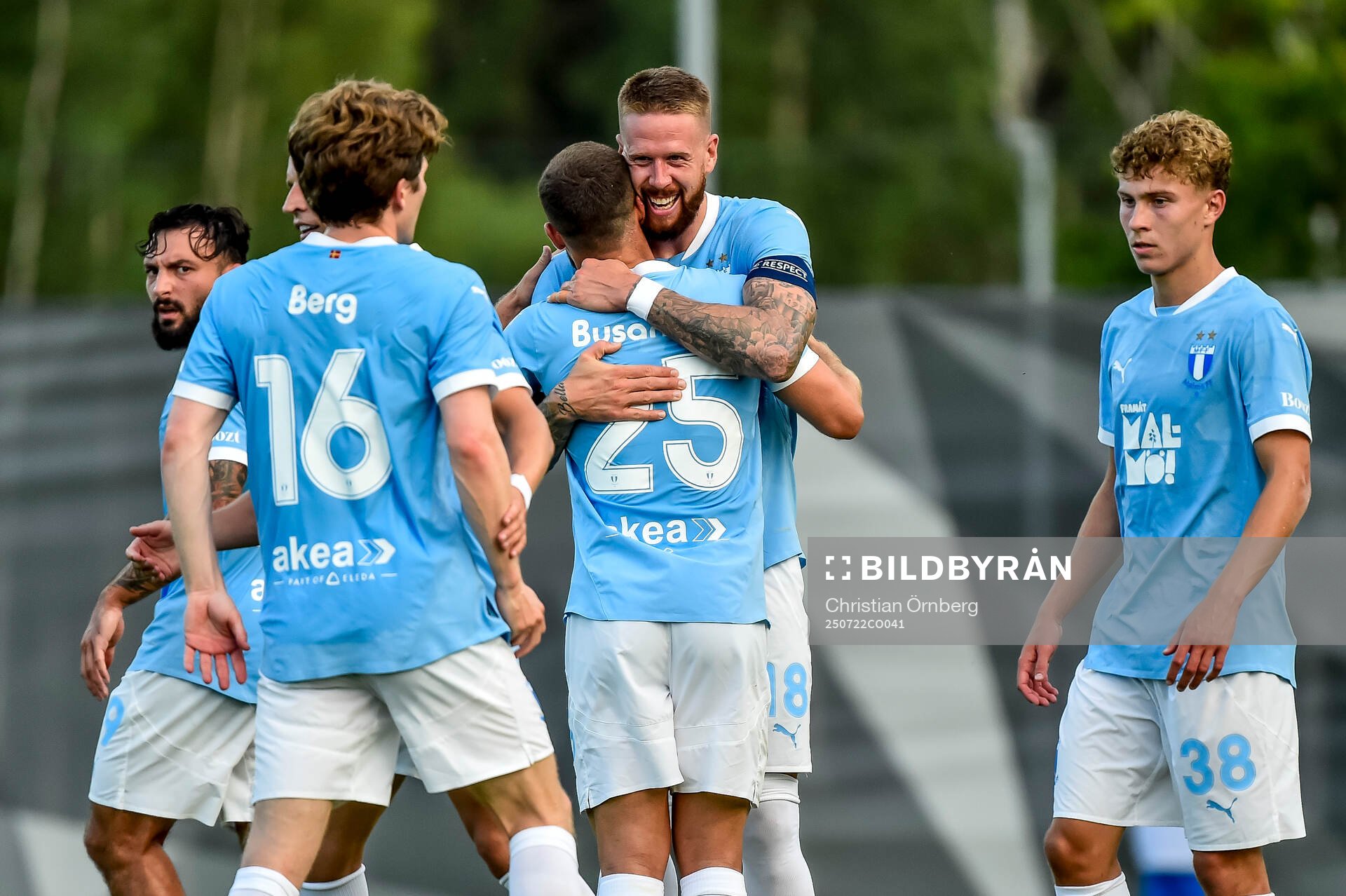 Pontus Jansson of Malmö FF celebrates