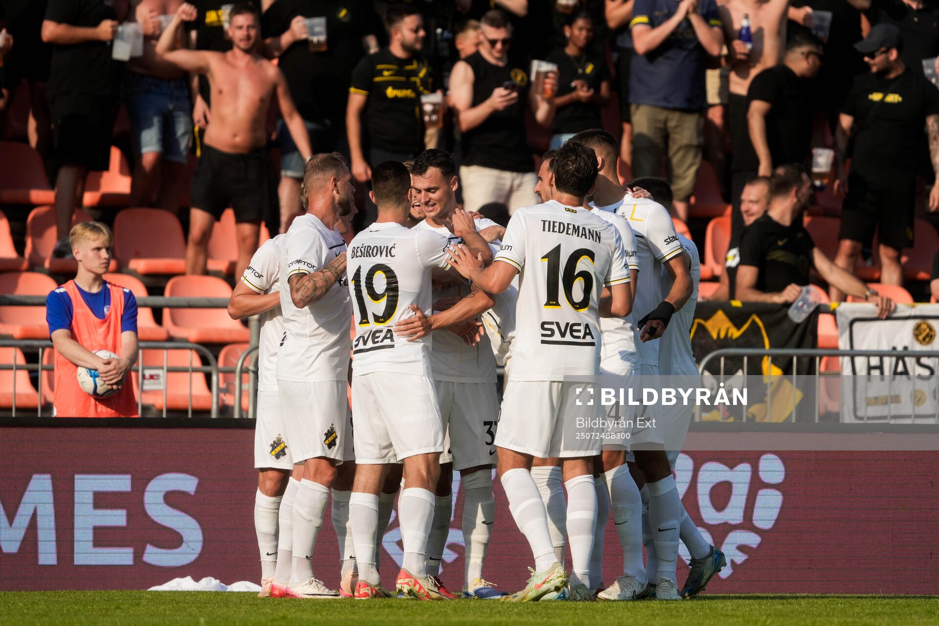 Bersant Celina of AIK celebrates