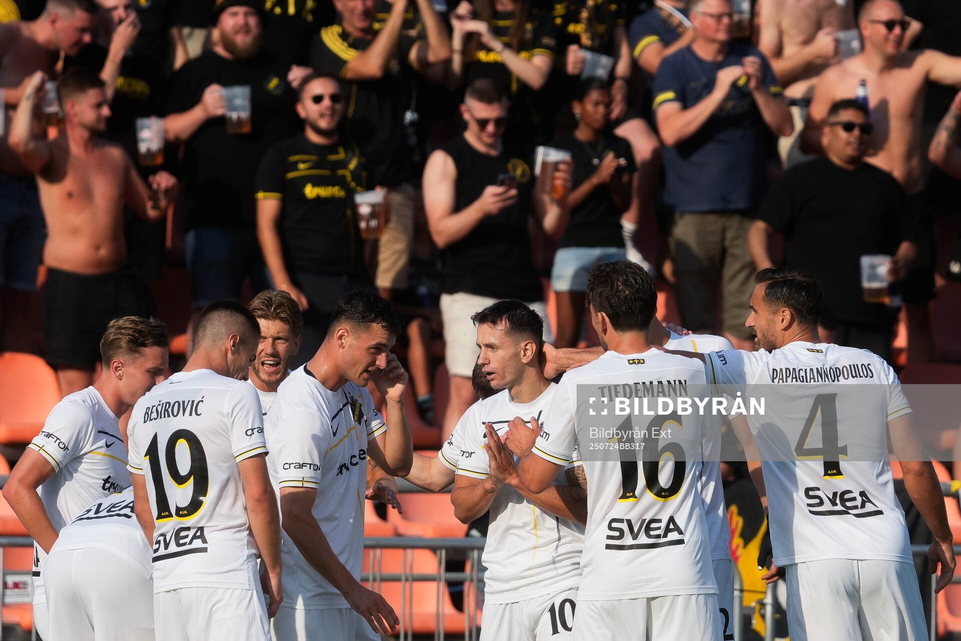 Bersant Celina of AIK celebrates the 0-1 goal