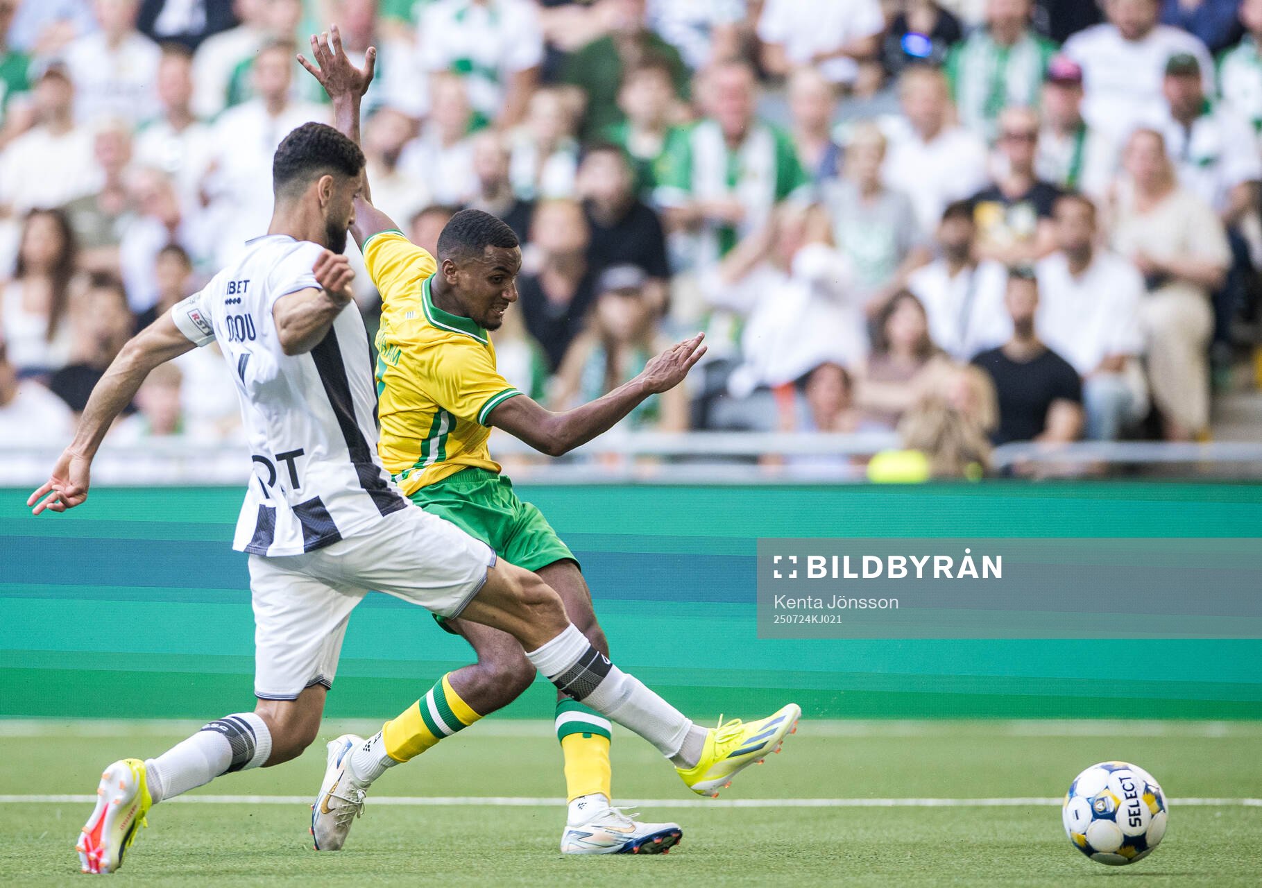Paulos Abraham of Hammarby and Aiham Ousou of Royal