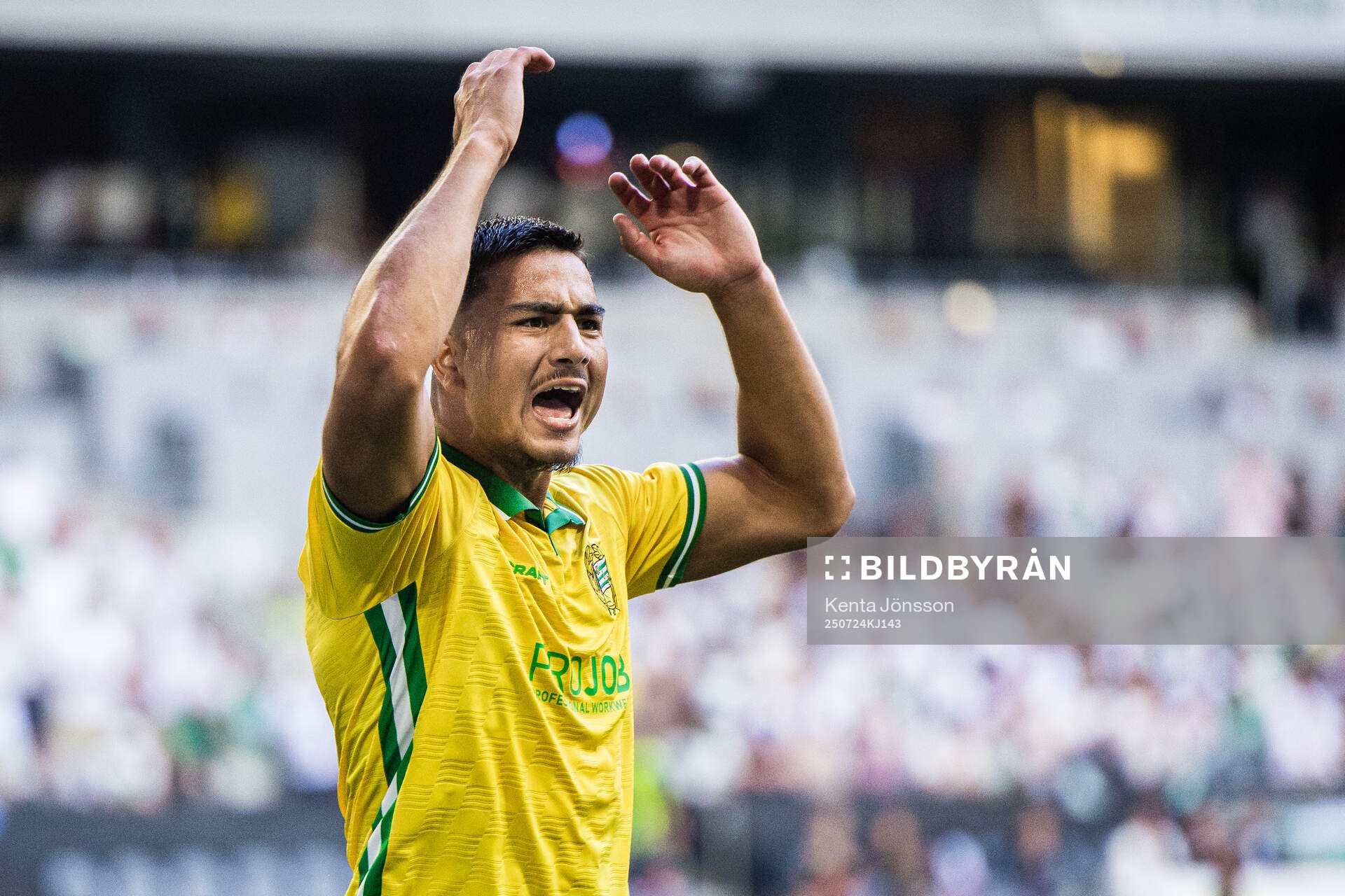 Jusef Erabi reacts
