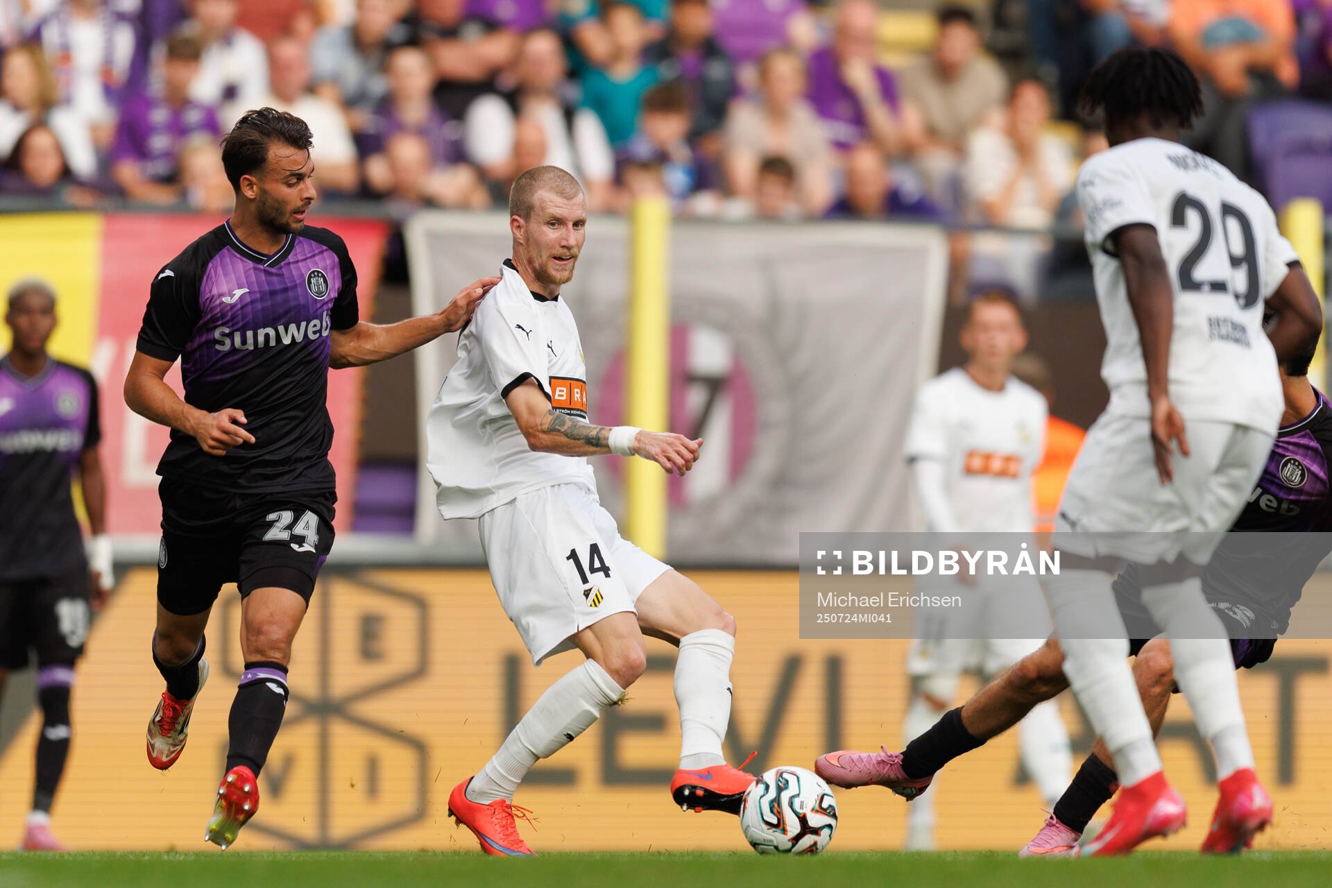 Enric Llansana of Anderlecht and Simon Gustafson of Häcken