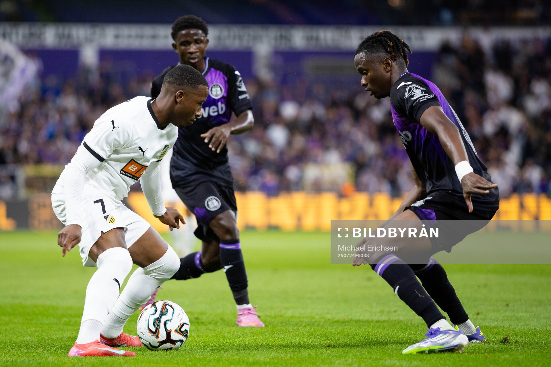 Sanders Ngabo of Häcken and Moussa Ndiaye of Anderlecht