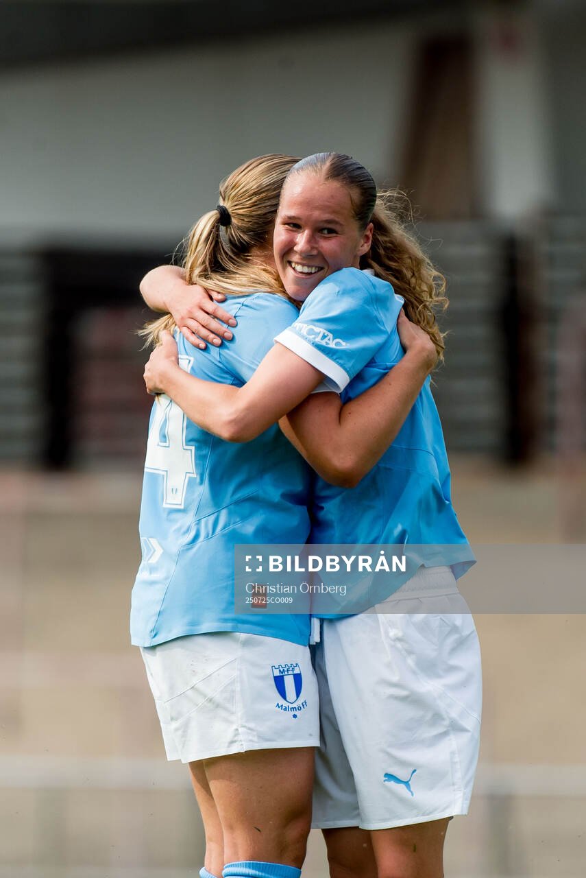 Malmö FFs Karoline Olesen jublar