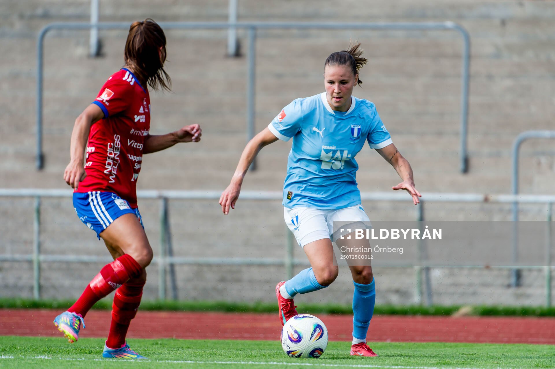 Malmö FFs Katariina Kosola och Vittsjös Elisabet Klinga