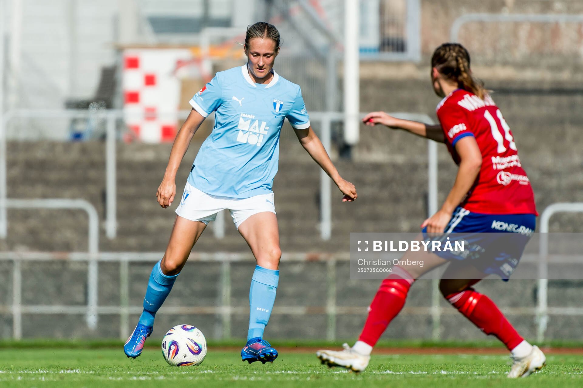 Malmö FFs Sanna Kullberg och Vittsjös Olivia Wänglund