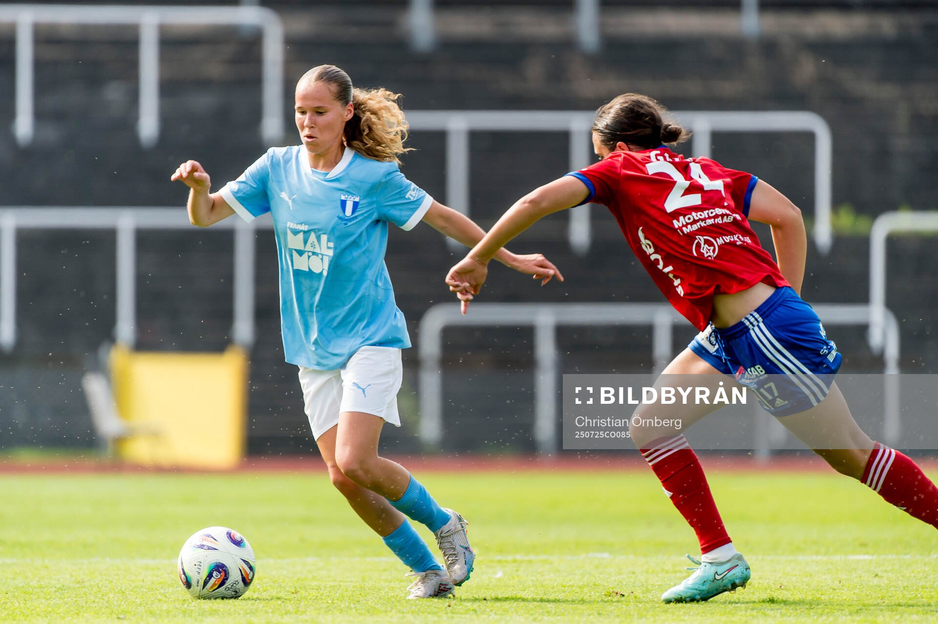 Malmö FFs Karoline Olesen och Vittsjös Daniela Galic