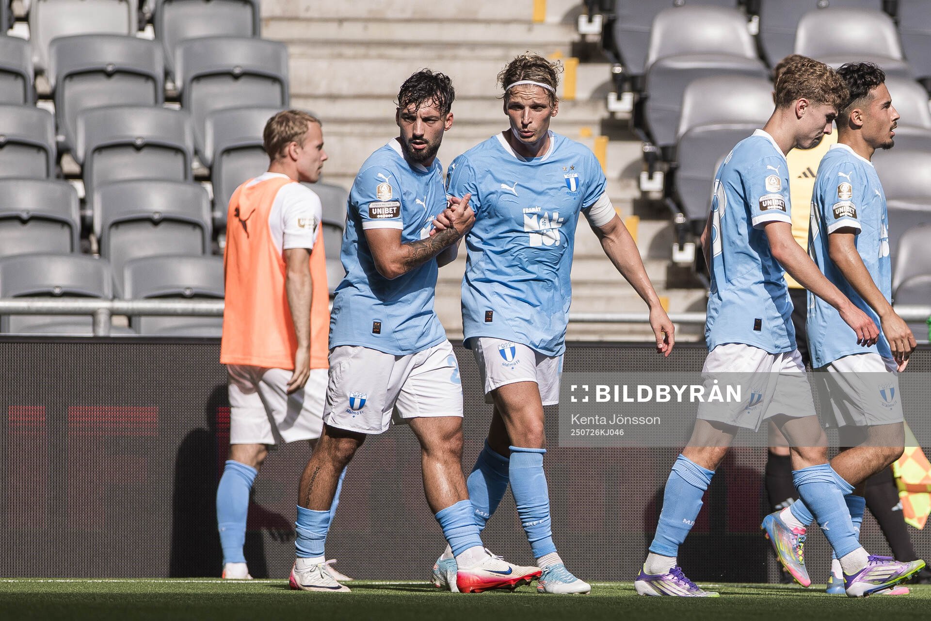 Malmö FFs Sead Haksabanovic och Jens Stryger Larsen jublar