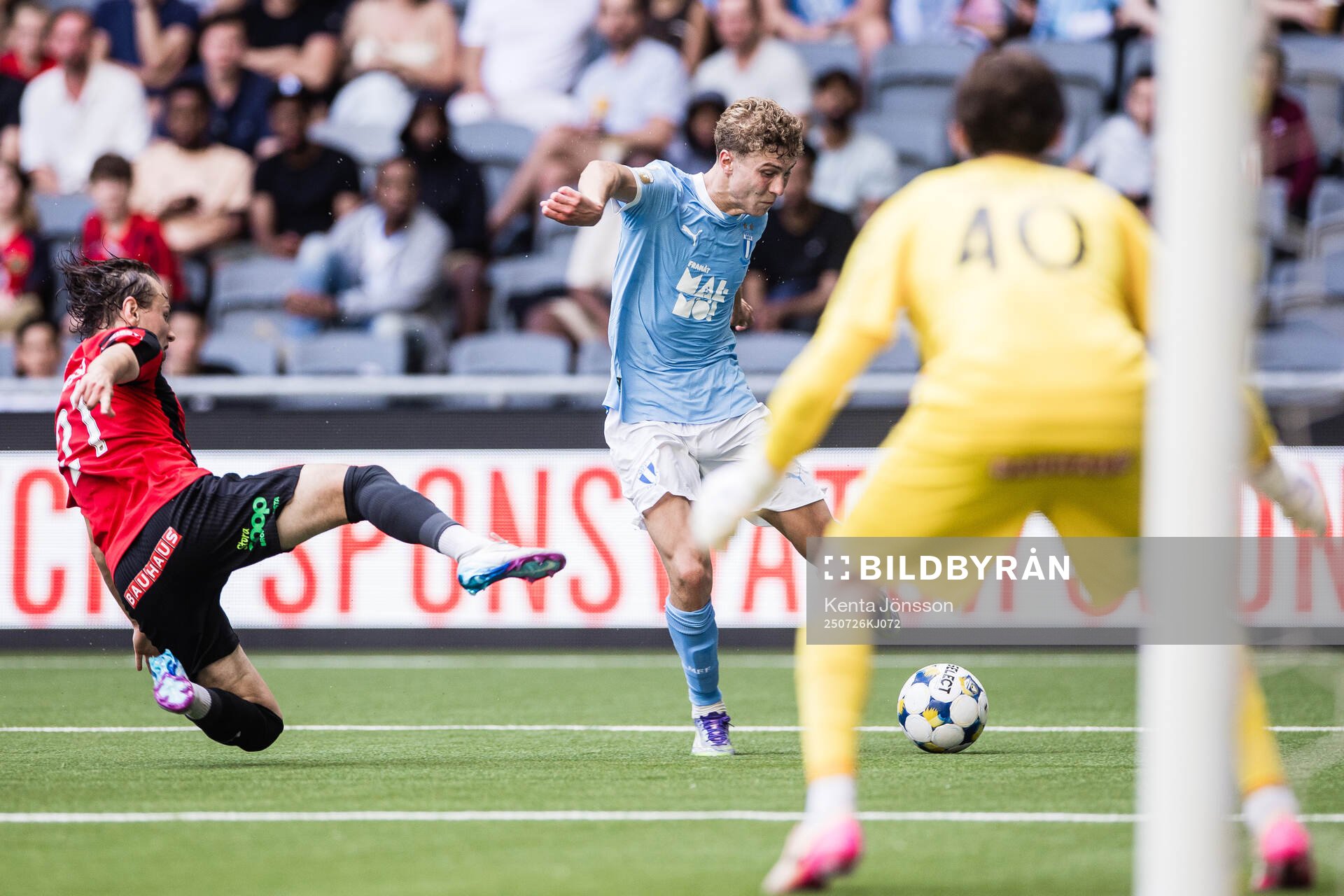 Brommapojkarnas Alex Timossi Andersson och Malmö FFs Hugo