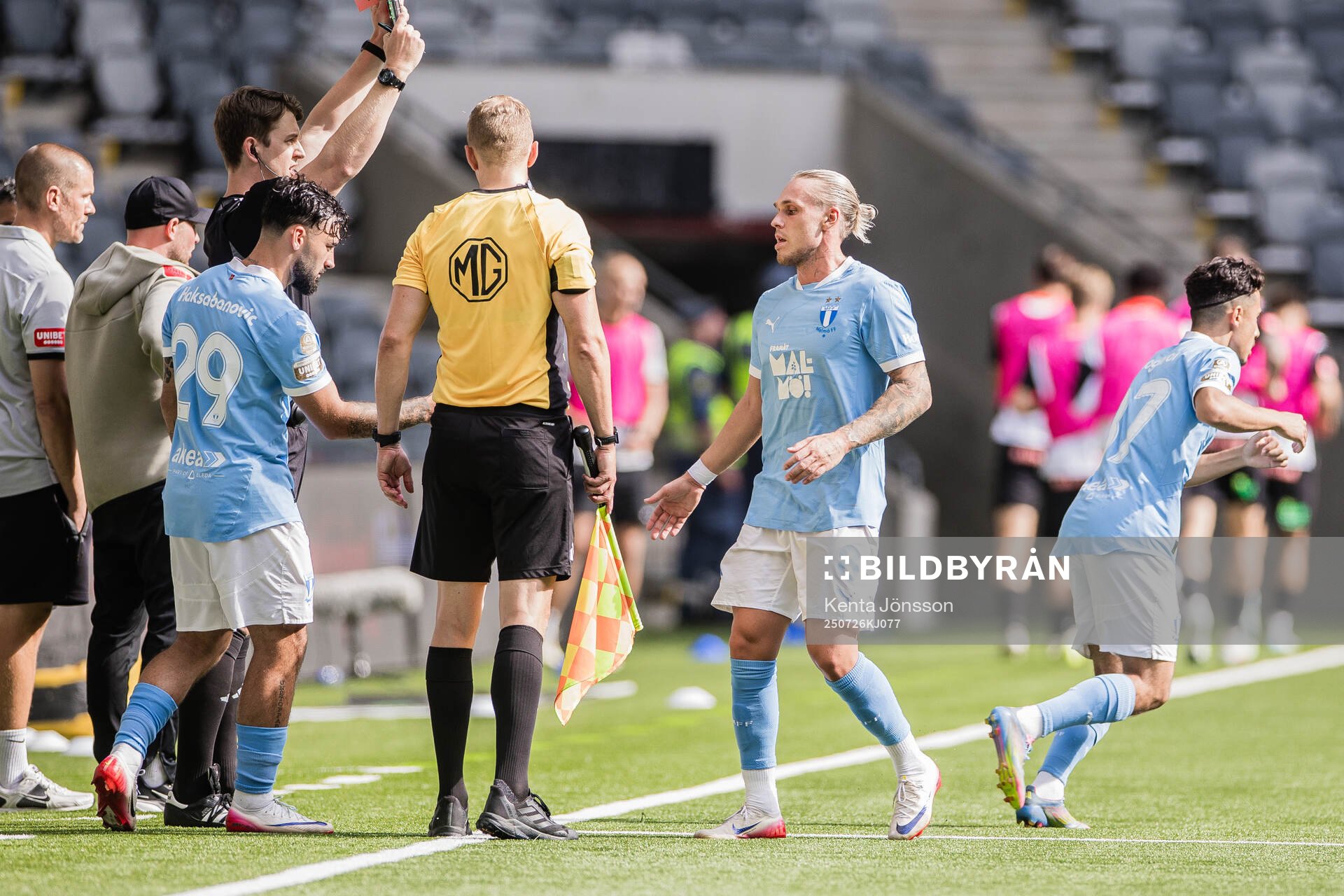 Malmö FFs Sead Haksabanovic och Arnor Sigurdsson  i ett