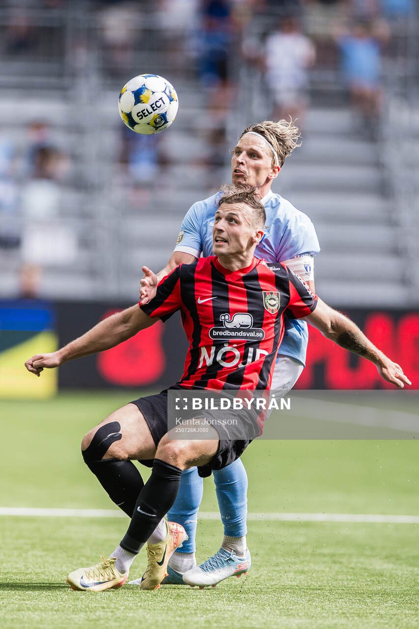 Brommapojkarnas Adam Skanning Jakobsen och Malmö FFs Jens