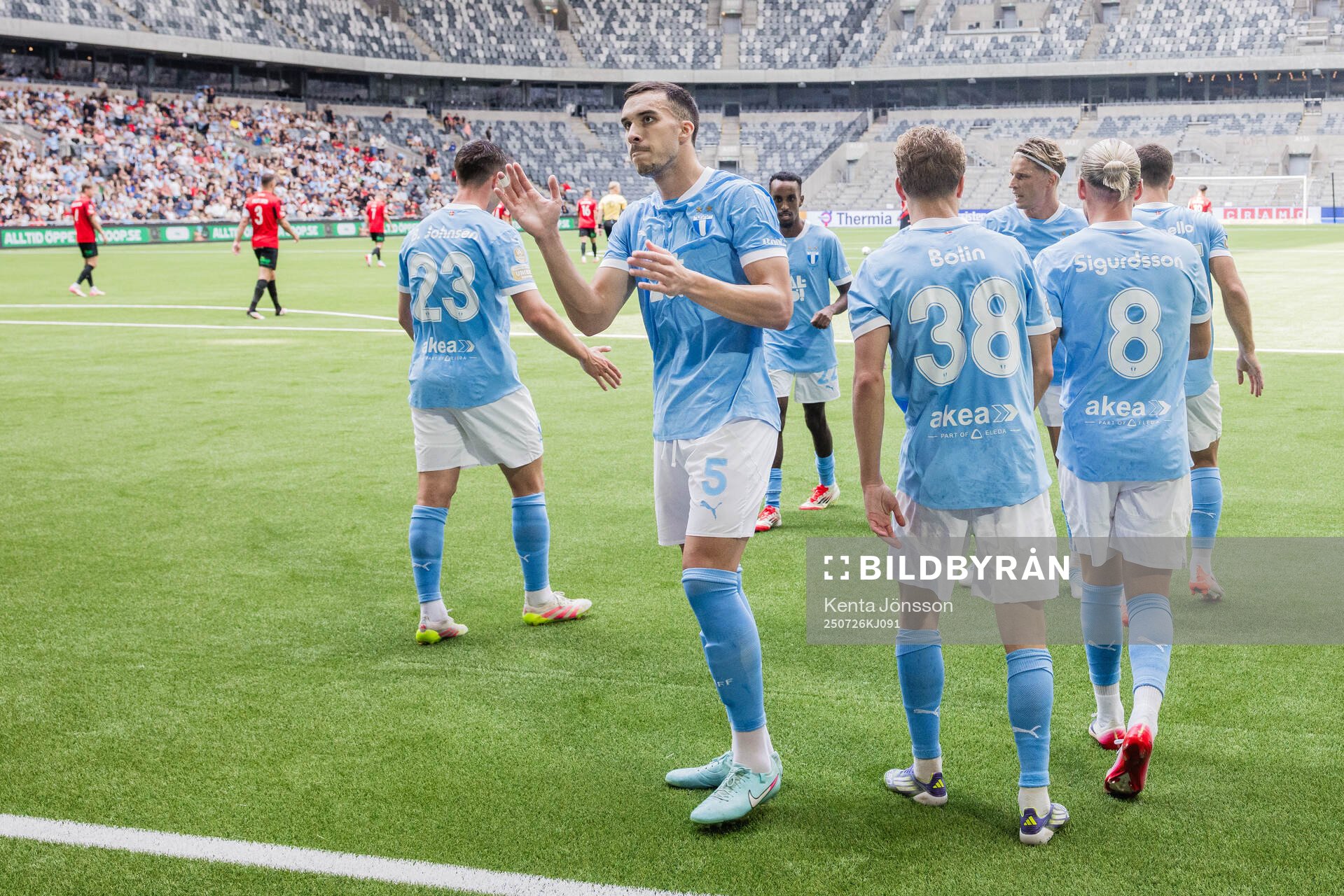 Malmö FFs Andrej Djuric och Hugo Bolin jublar