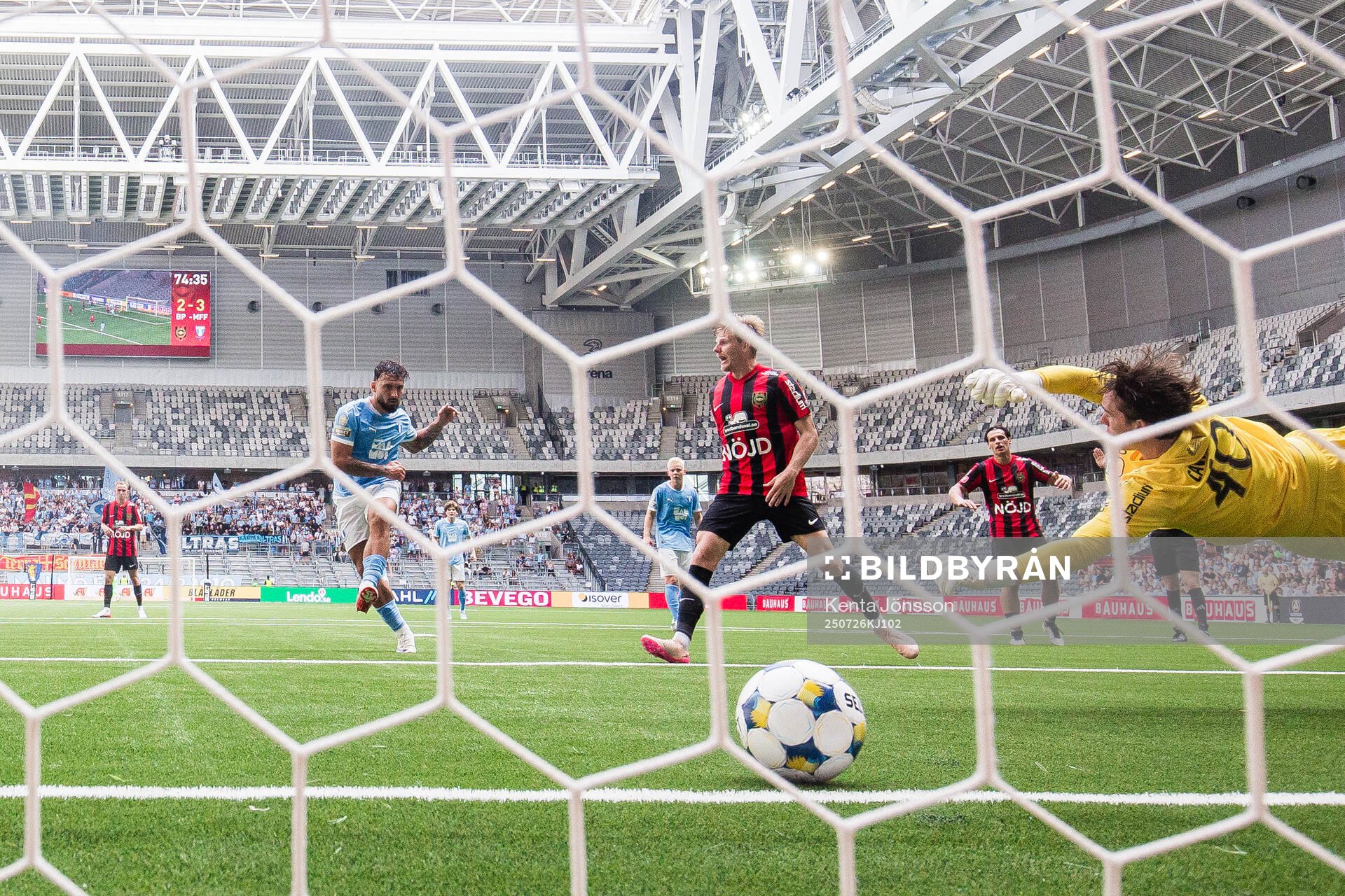 Malmö FFs Sead Haksabanovic gör 2-3 bakom Brommapojkarnas