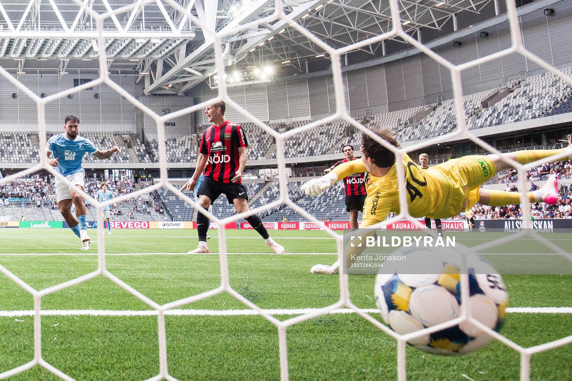 Malmö FFs Sead Haksabanovic gör 2-3 bakom Brommapojkarnas