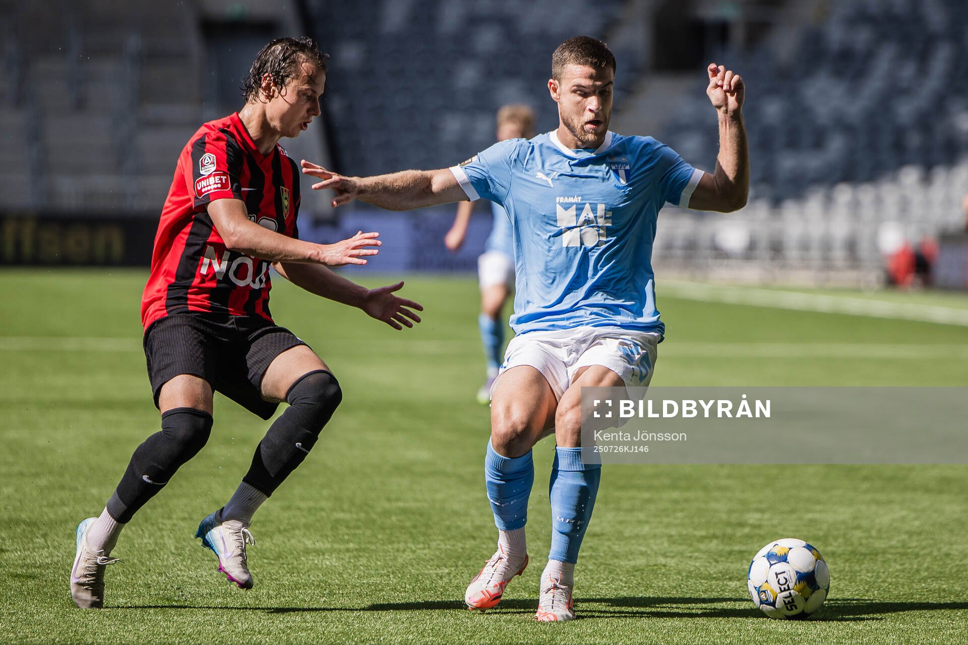 Brommapojkarnas Alex Timossi Andersson och Malmö FFs