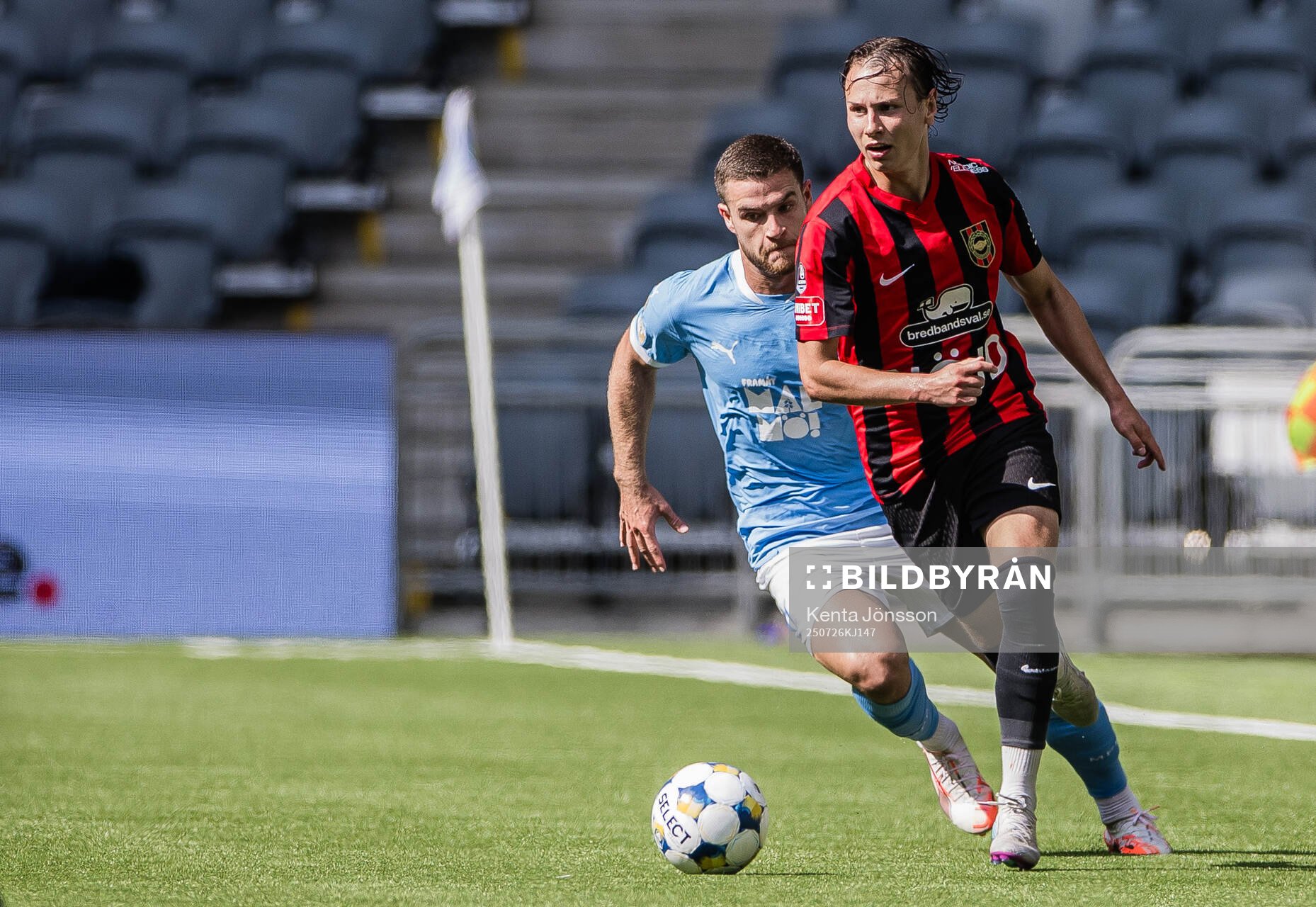 Brommapojkarnas Alex Timossi Andersson och Malmö FFs