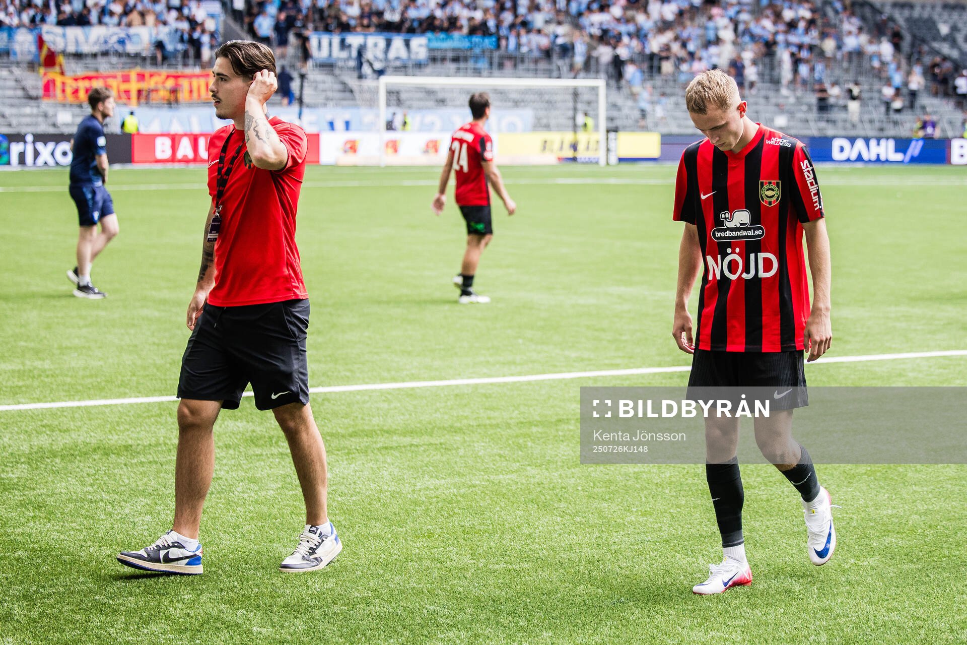 Brommapojkarnas Victor Lind (h) deppar