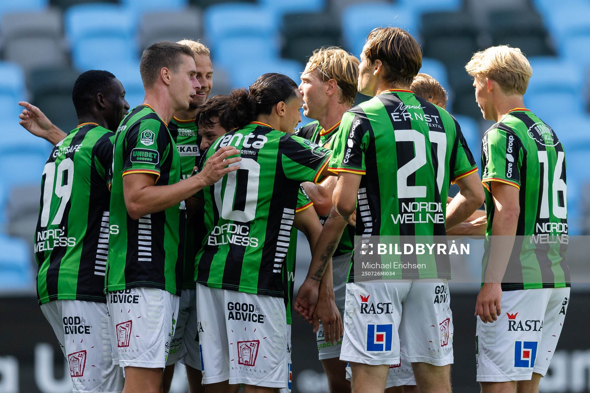 GAIS Gustav Lundgren jublar med lagkamrater