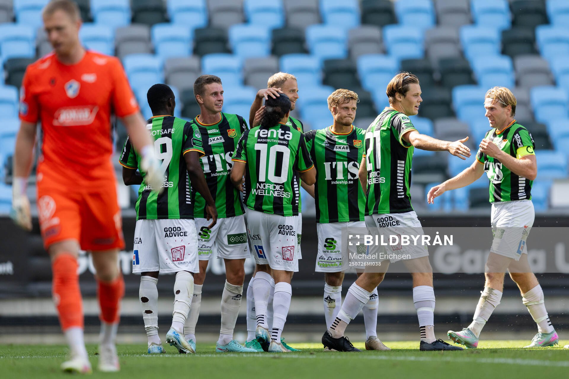 GAIS Gustav Lundgren jublar med lagkamrater