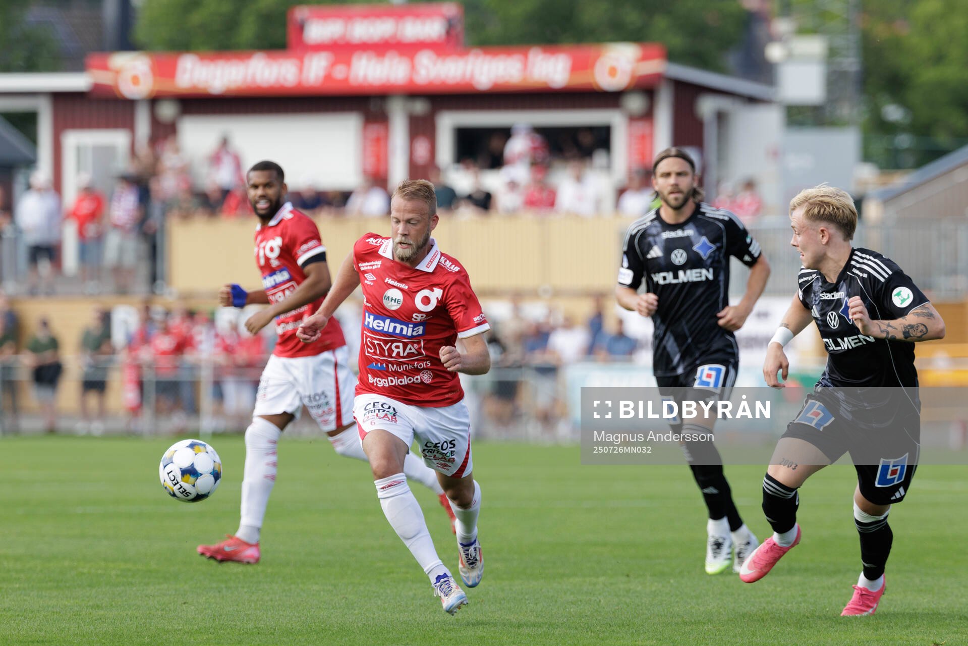 Degerfors Daniel Sundgren och IFK Norrköpings Isak Andri