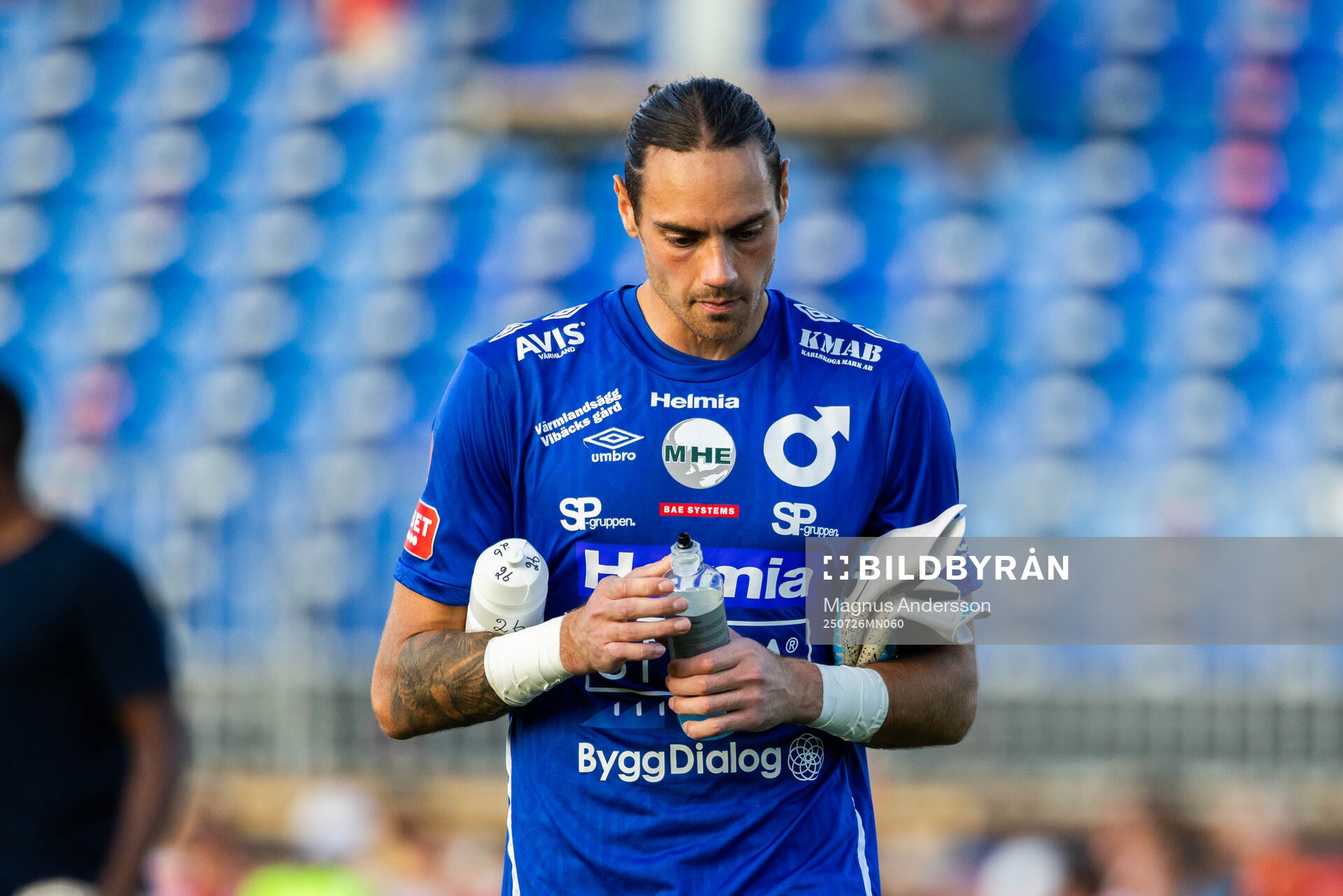 Degerfors målvakt Matvei Igonen deppar