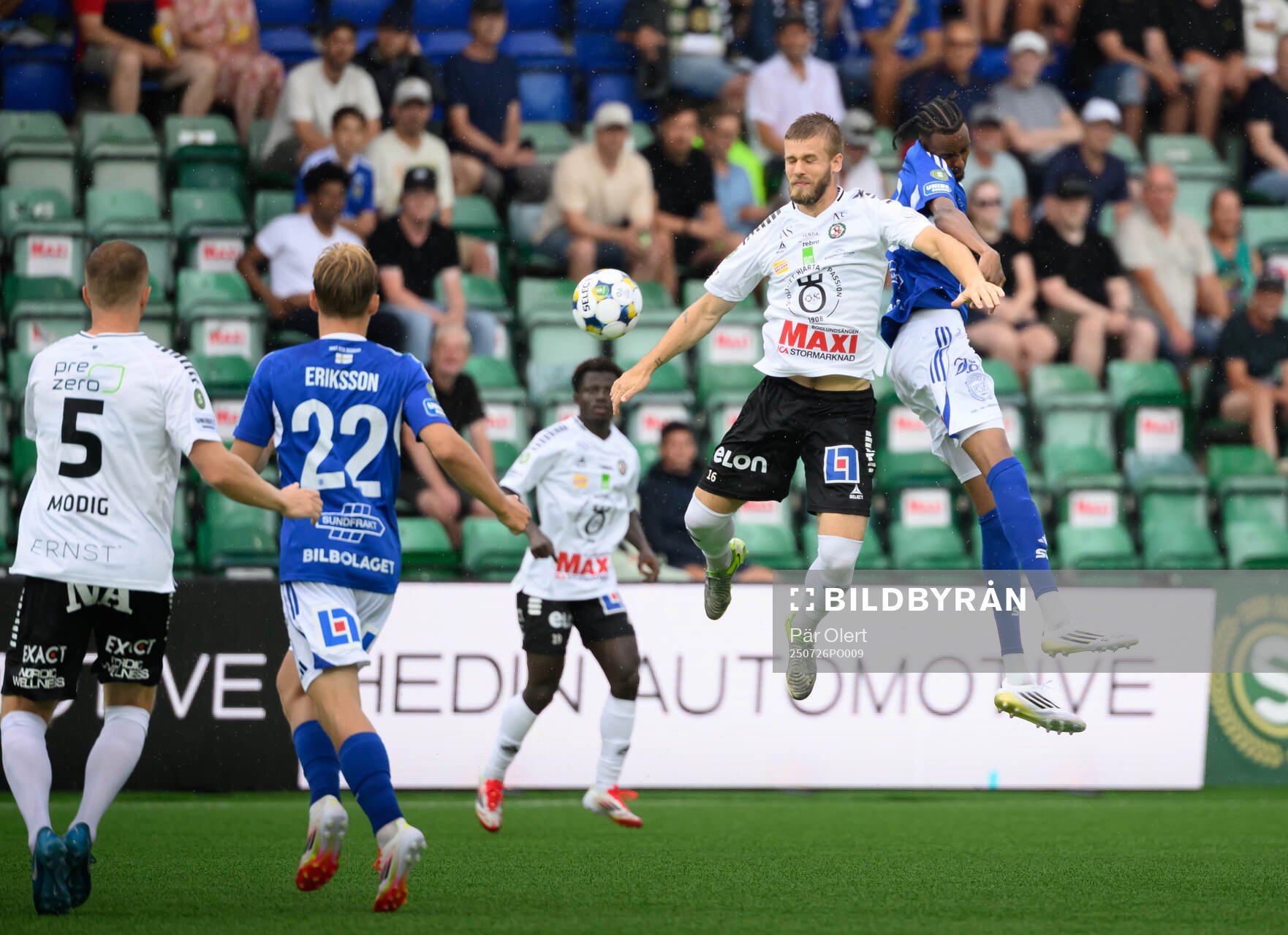 Örebros Hampus Söderström och GIF Sundsvalls Yacqub Finey