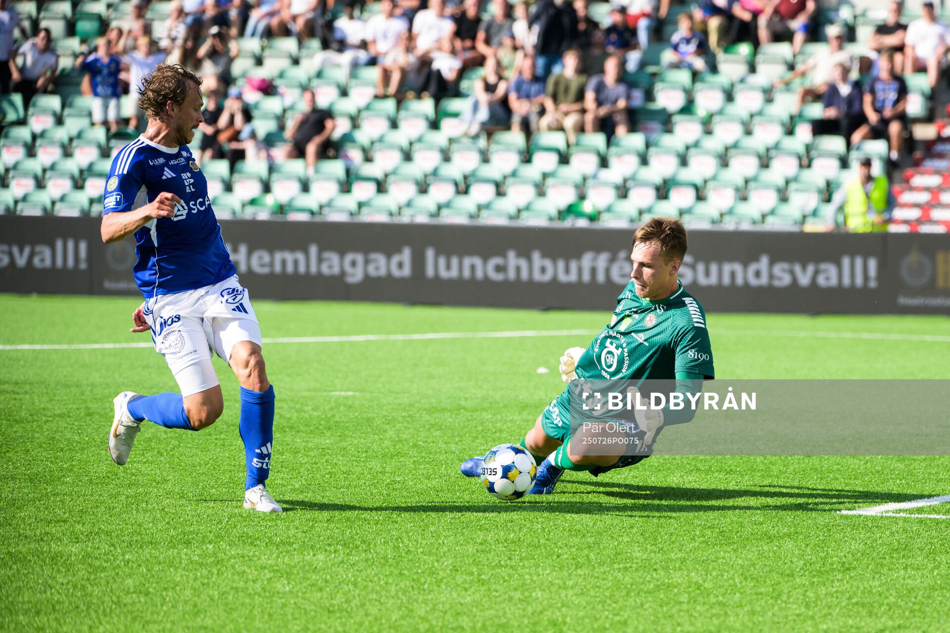 GIF Sundsvalls Pontus Engblom och Örebros Jakub Ojrzy?ski
