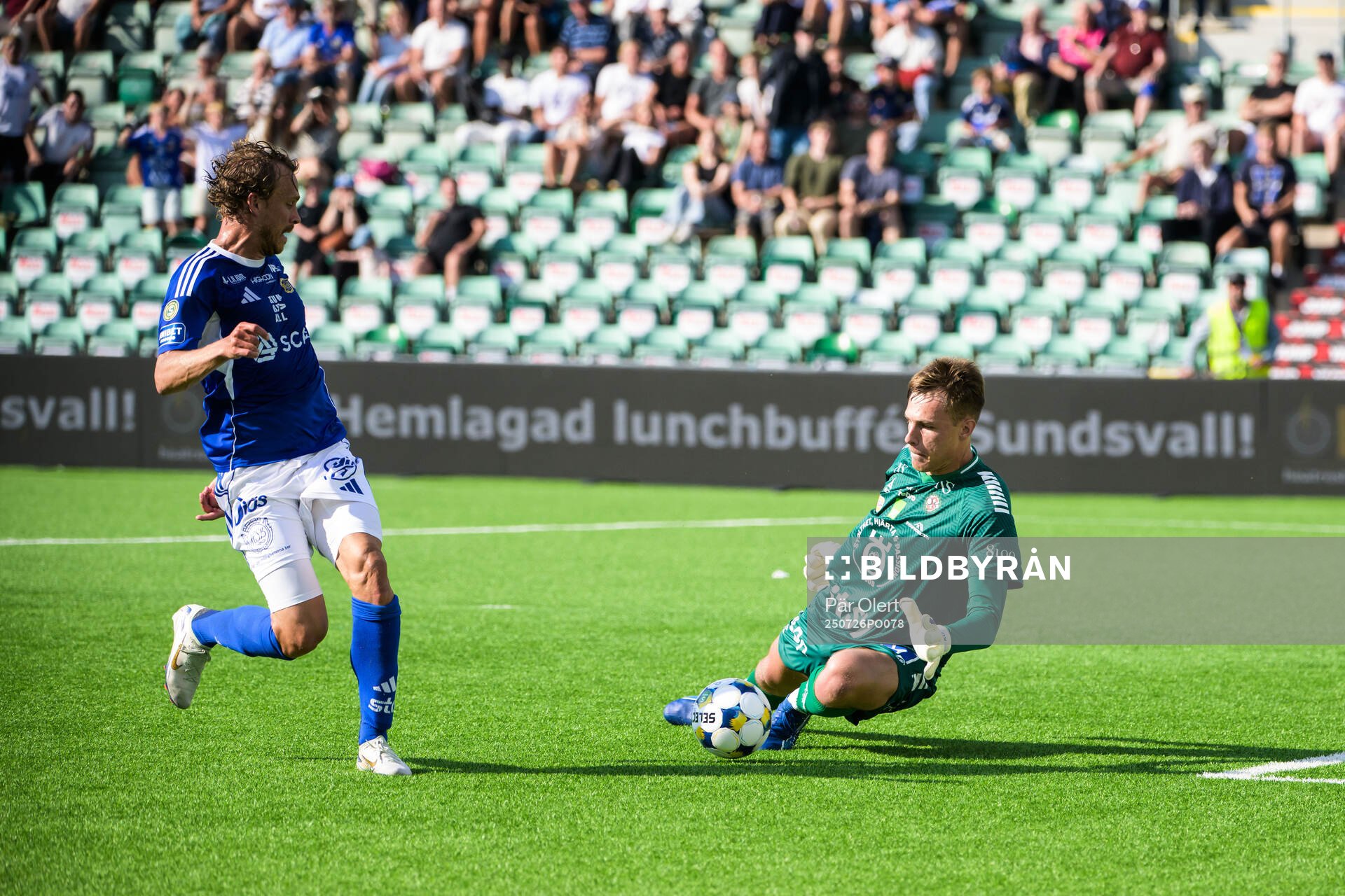 GIF Sundsvalls Pontus Engblom och Örebros Jakub Ojrzy?ski