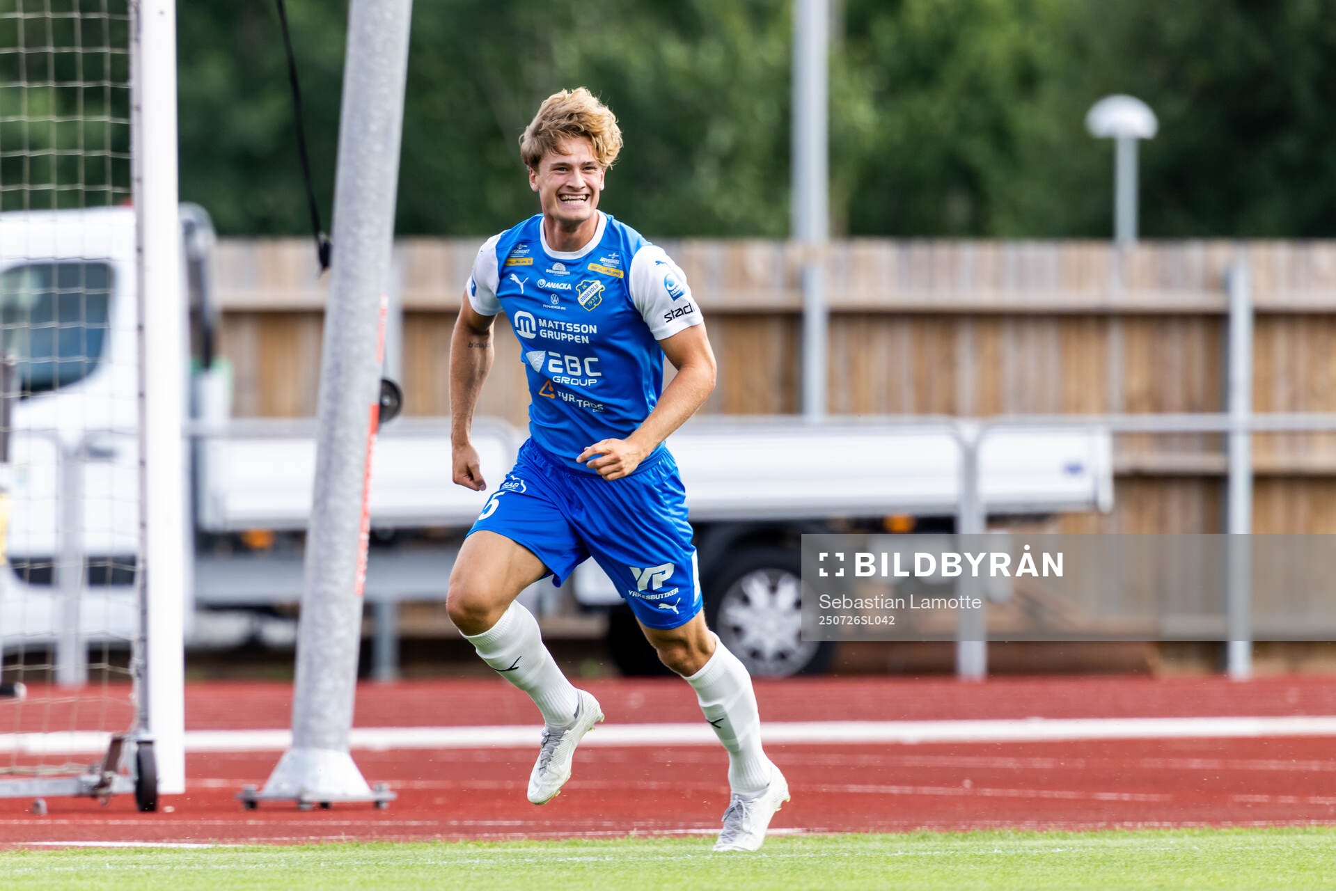 Oddevolds Vincent Poppler har gjort 1-1 och jublar