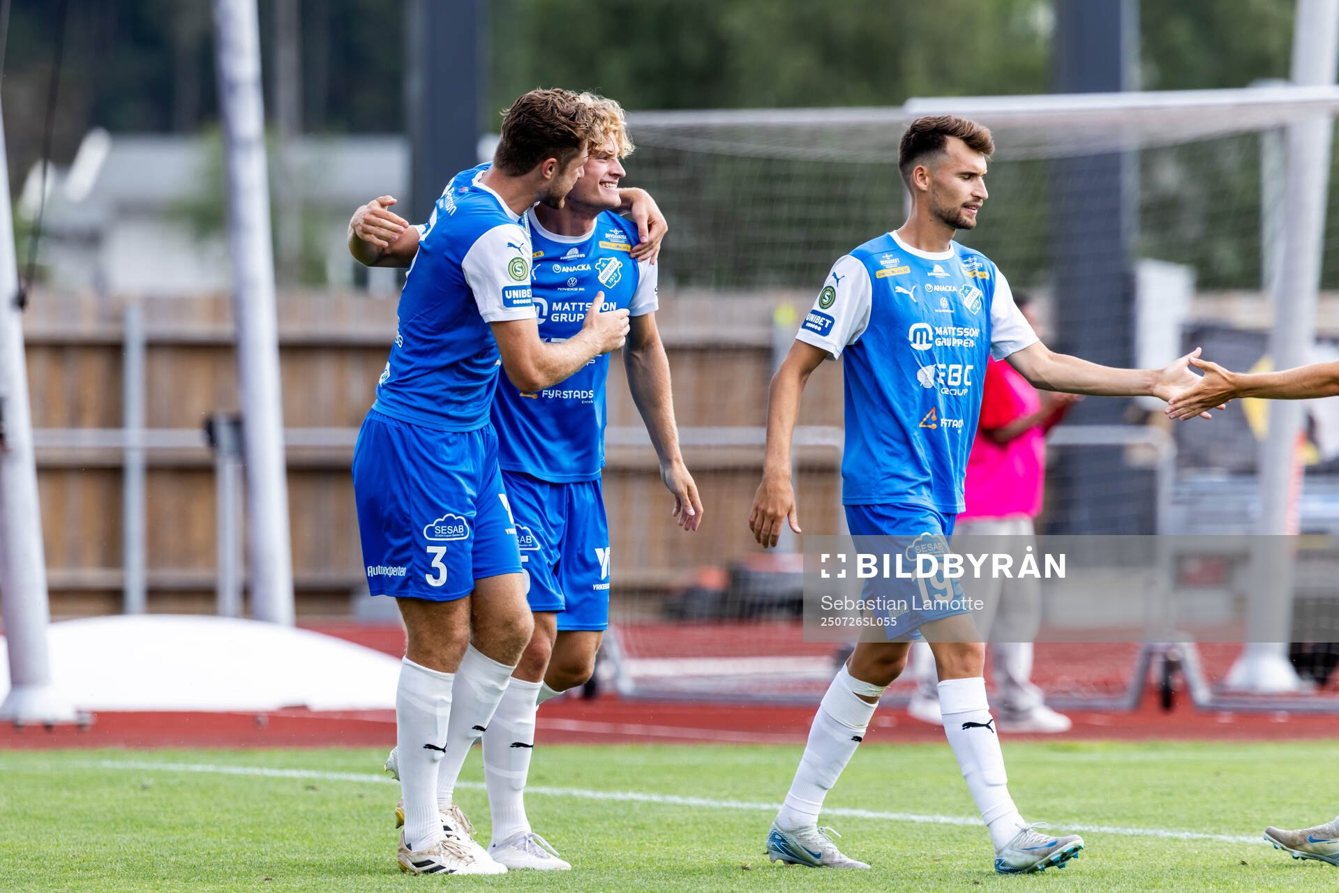 Oddevolds Vincent Poppler har gjort 1-1 och jublar