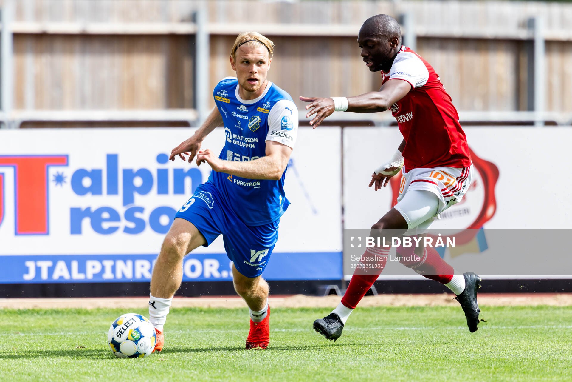 Oddevolds Linus Tornblad och Sandvikens IFs Moonga Simba