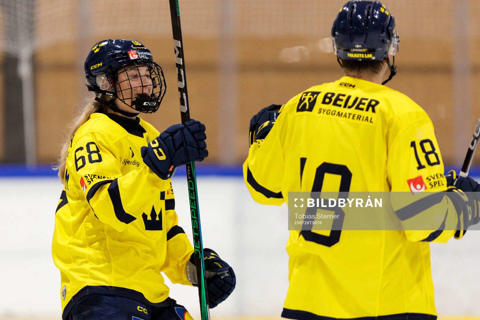 Sofie Lundin celebrates