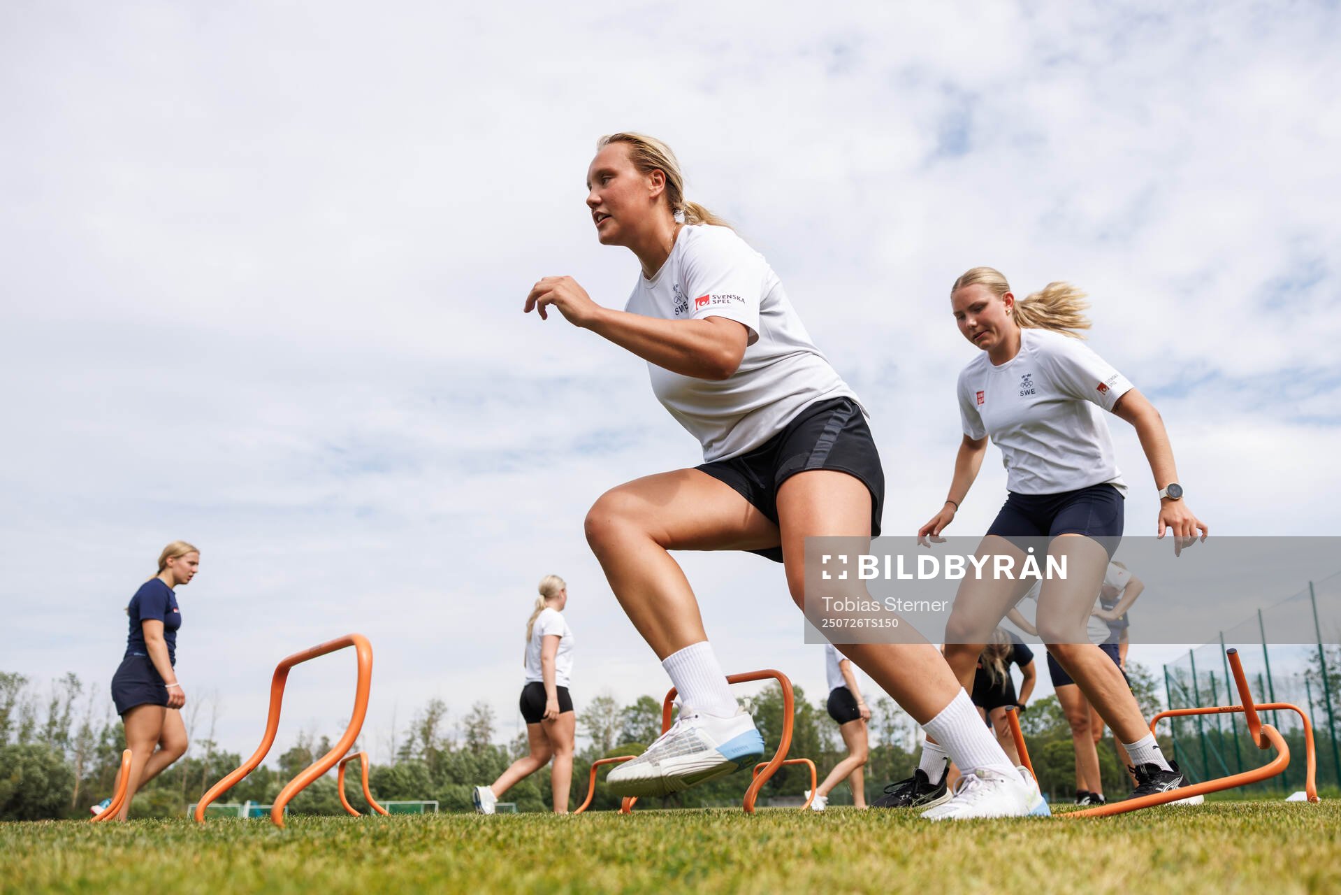 Jenna Raunio warming up