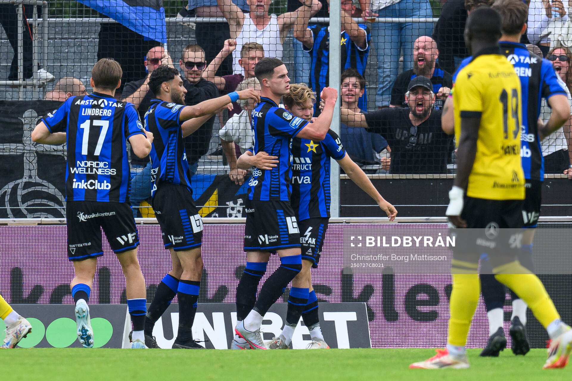 Sirius Robbie Ure jublar med Joakim Persson och Victor