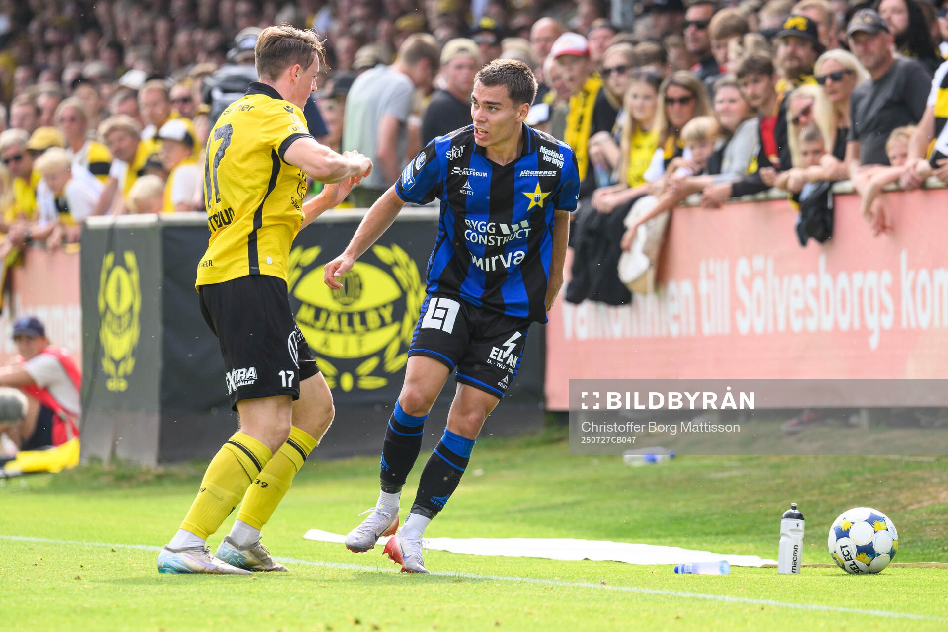 Mjällbys Elliot Stroud och Sirius Leo Walta