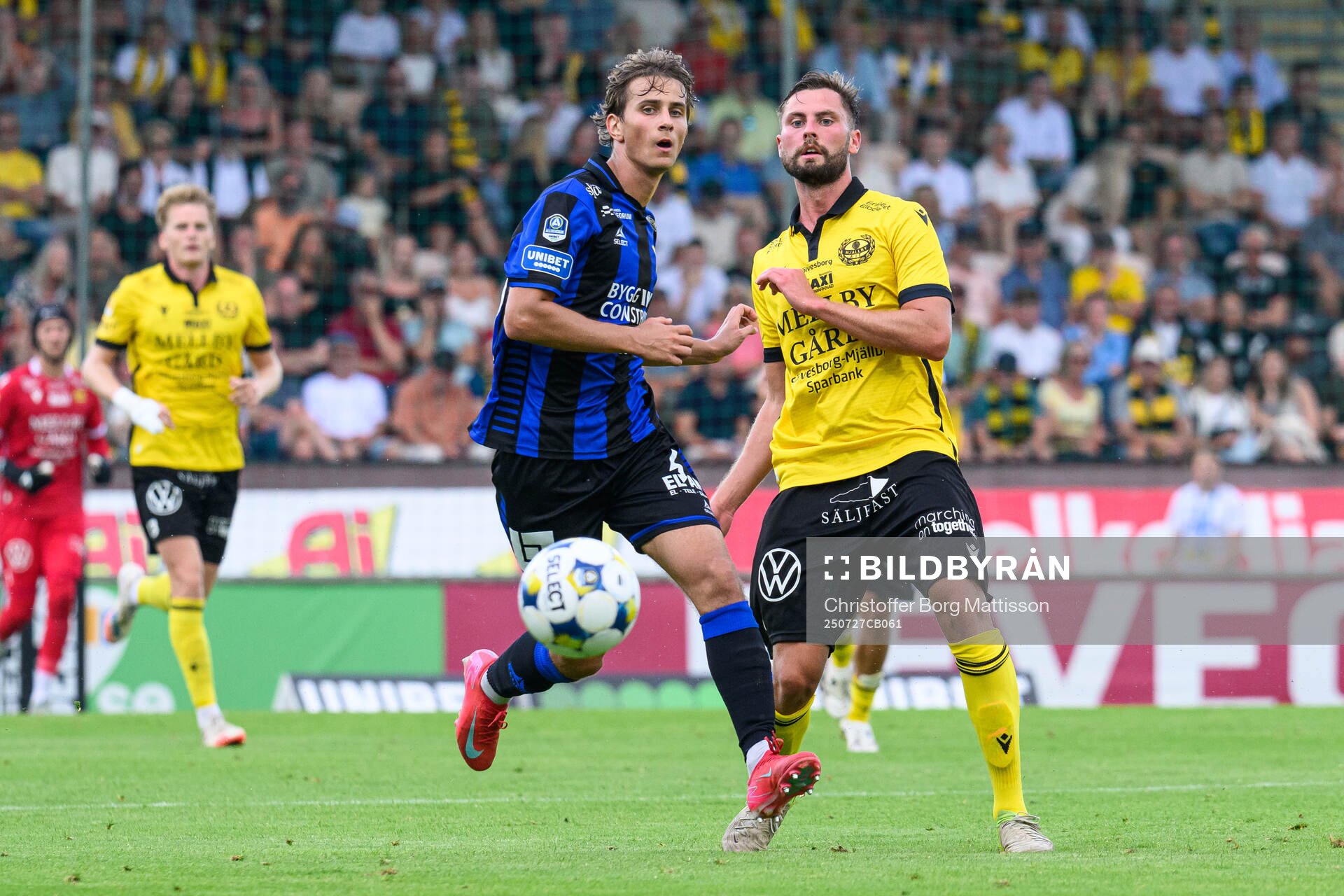 Sirius Victor Ekström och Mjällbys Axel Norén