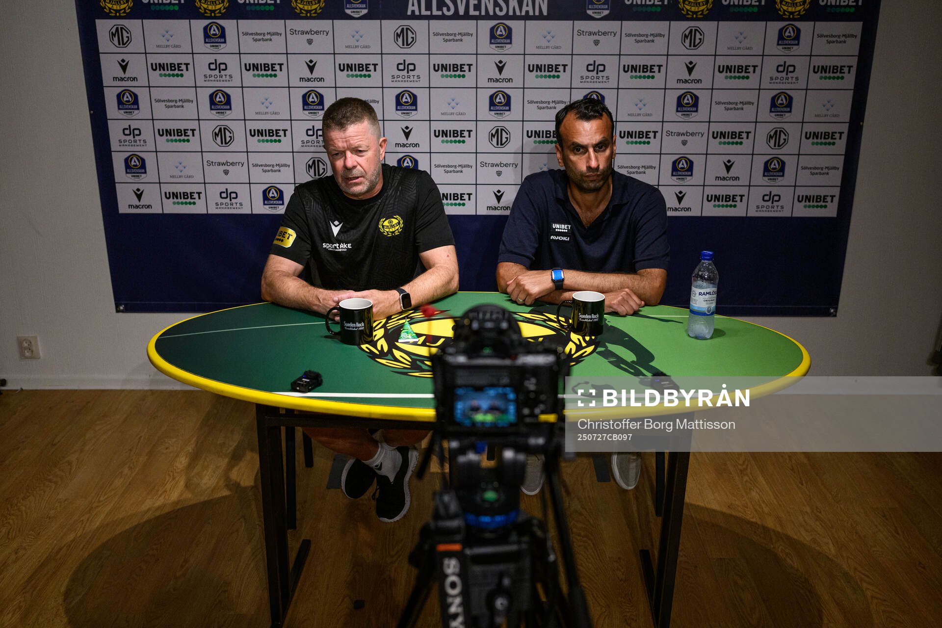 Mjällbys tränare Anders Torstensson och Sirius tränare