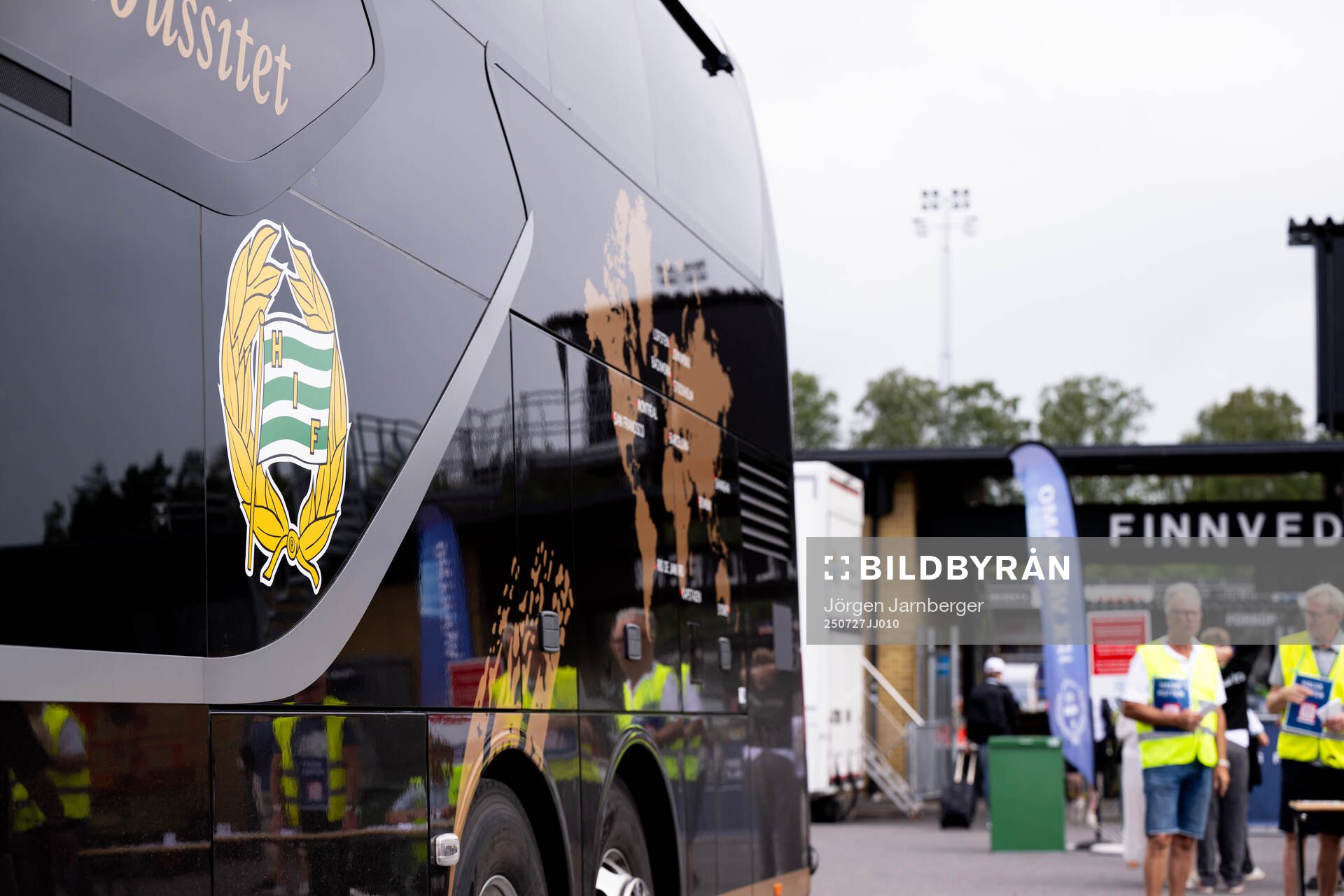 Hammarbys spelarbuss utanför Finnvedsvallen