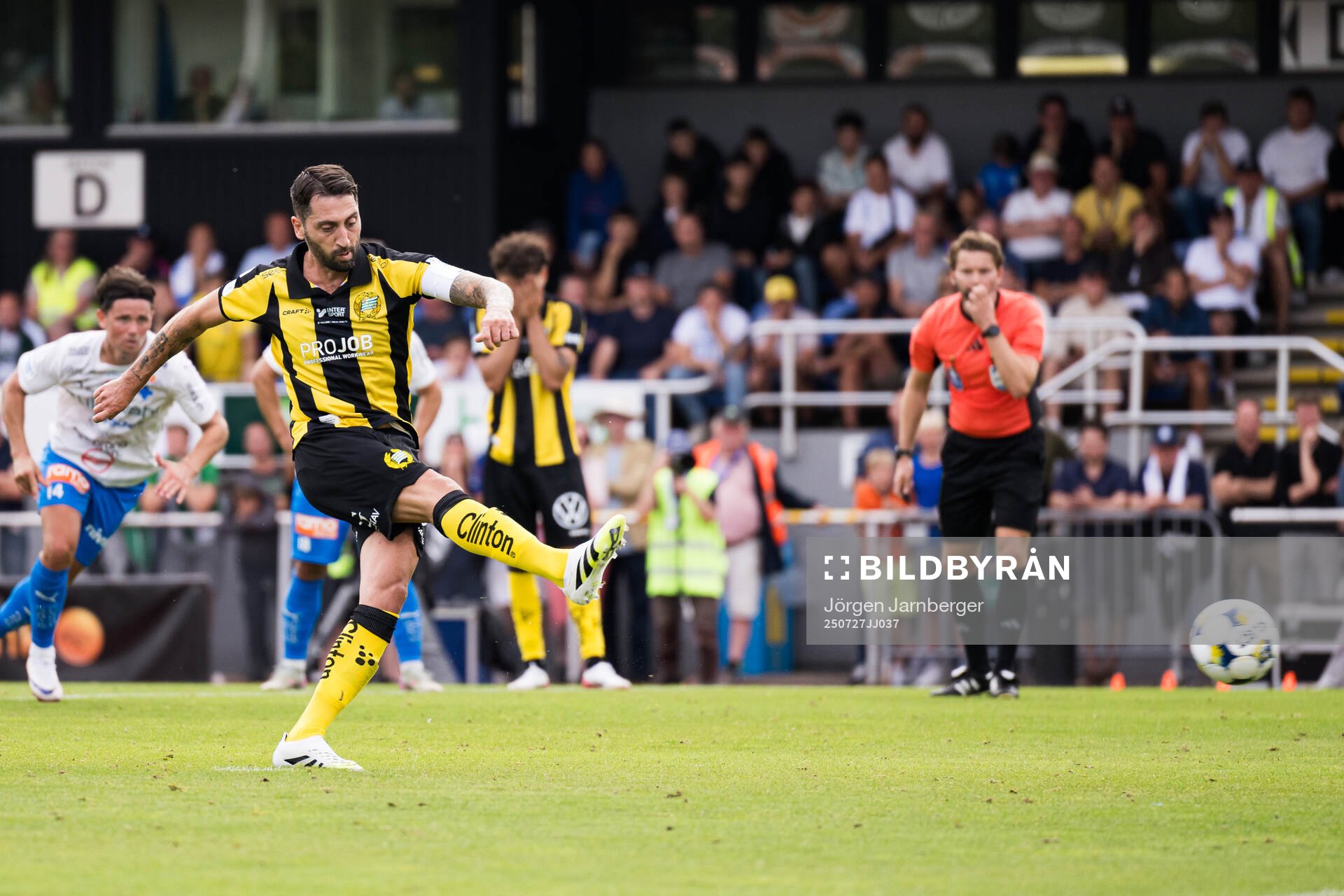 Hammarbys Nahir Besara gör 2-2 på straff