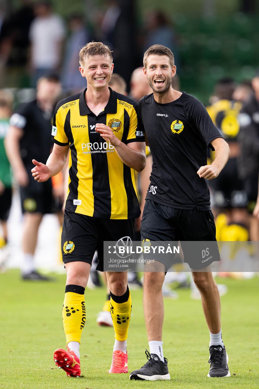 Hammarbys spelare jublar