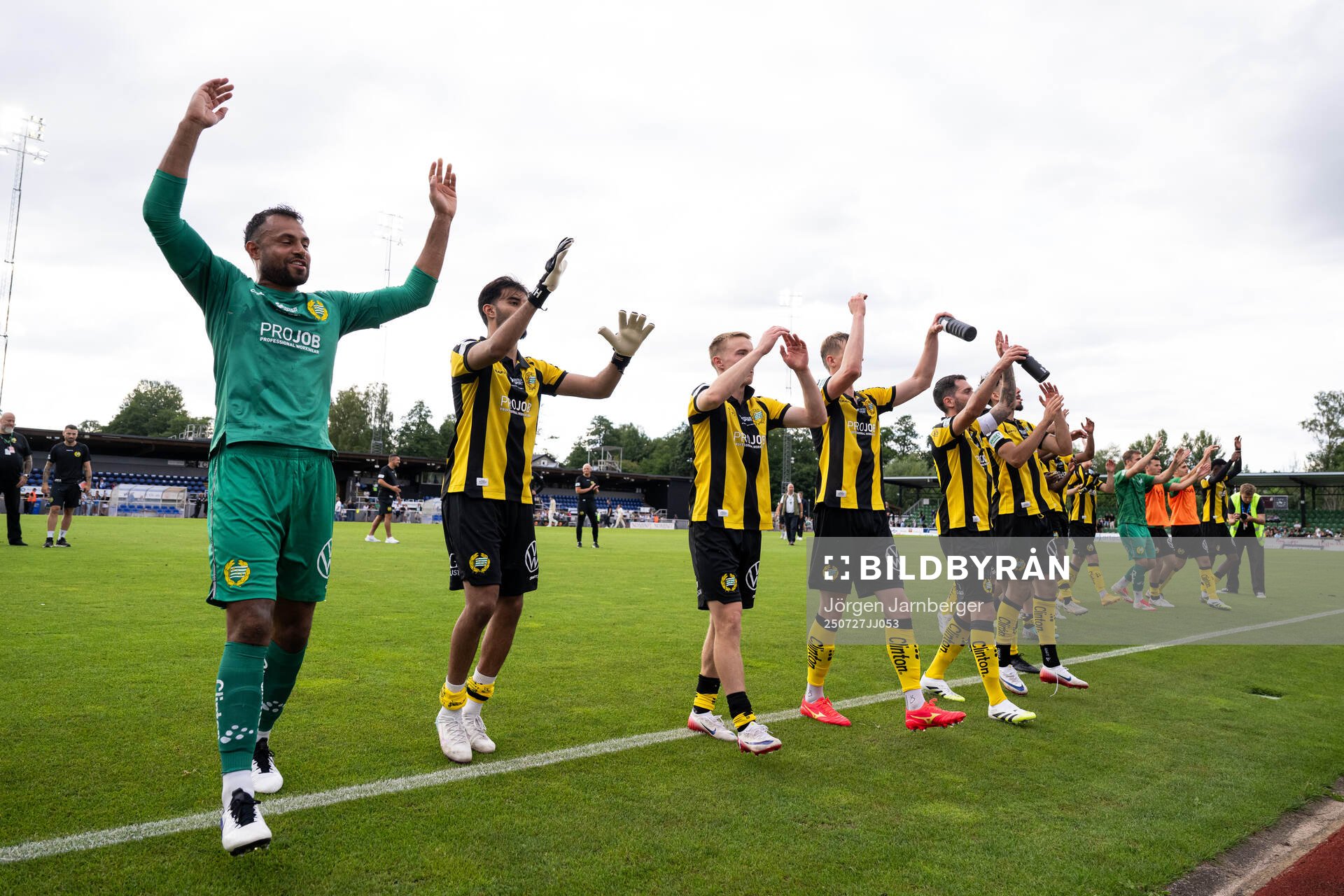 Hammarbys spelare jublar