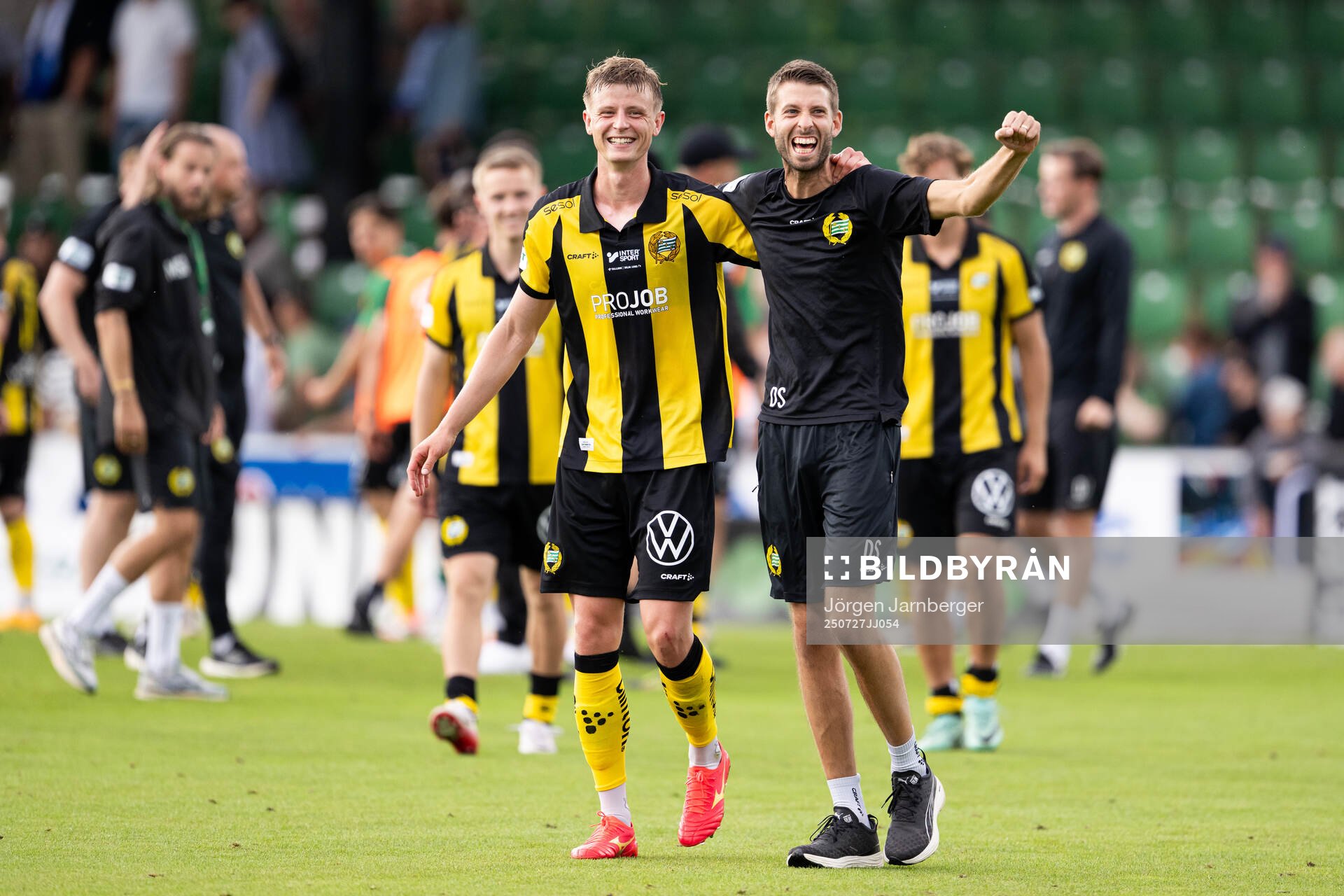 Hammarbys spelare jublar