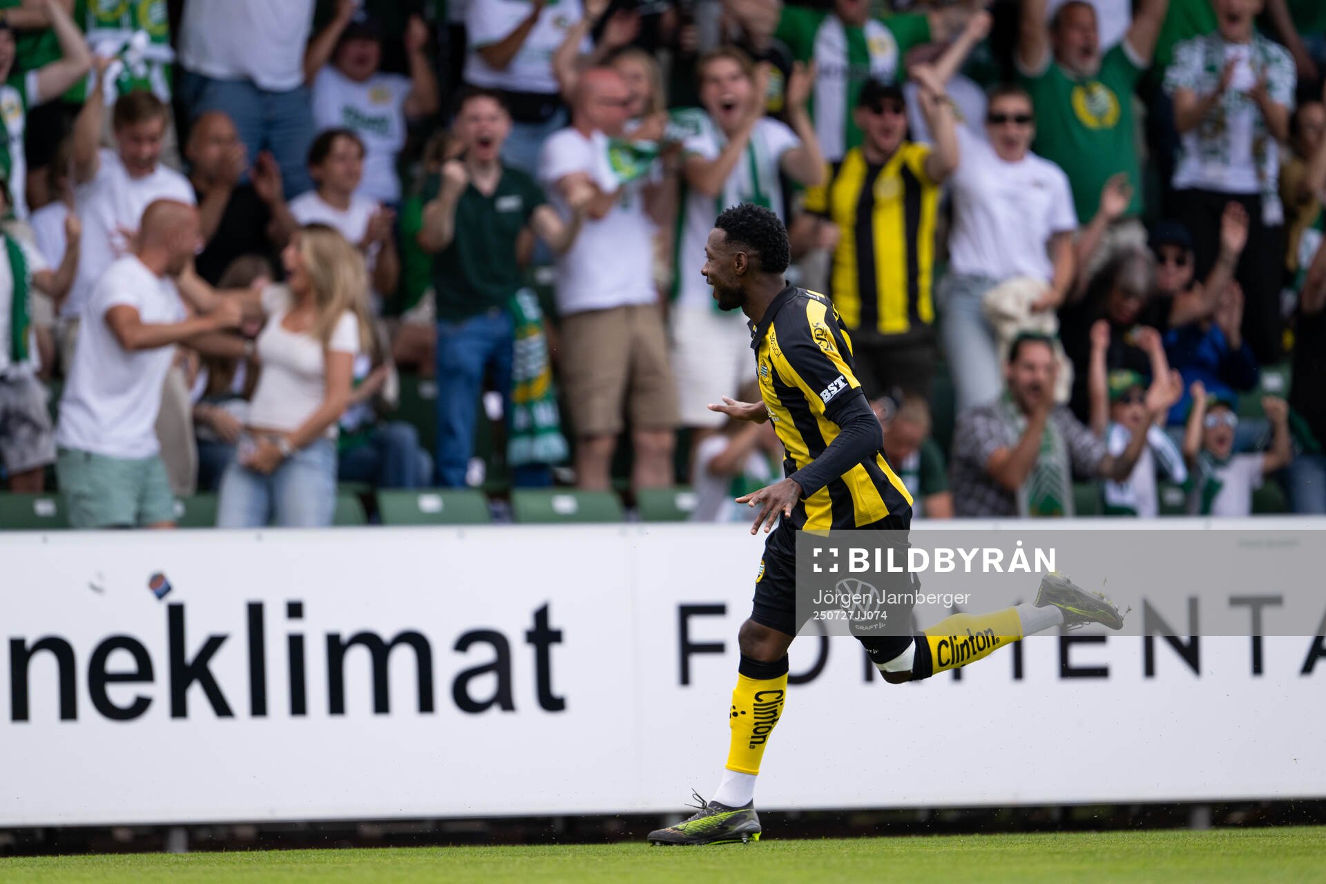 Hammarbys Shaquille Pinas jublar