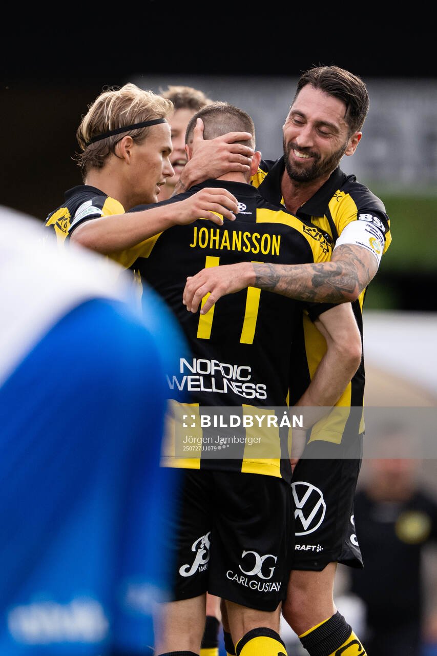 Hammarbys spelare jublar