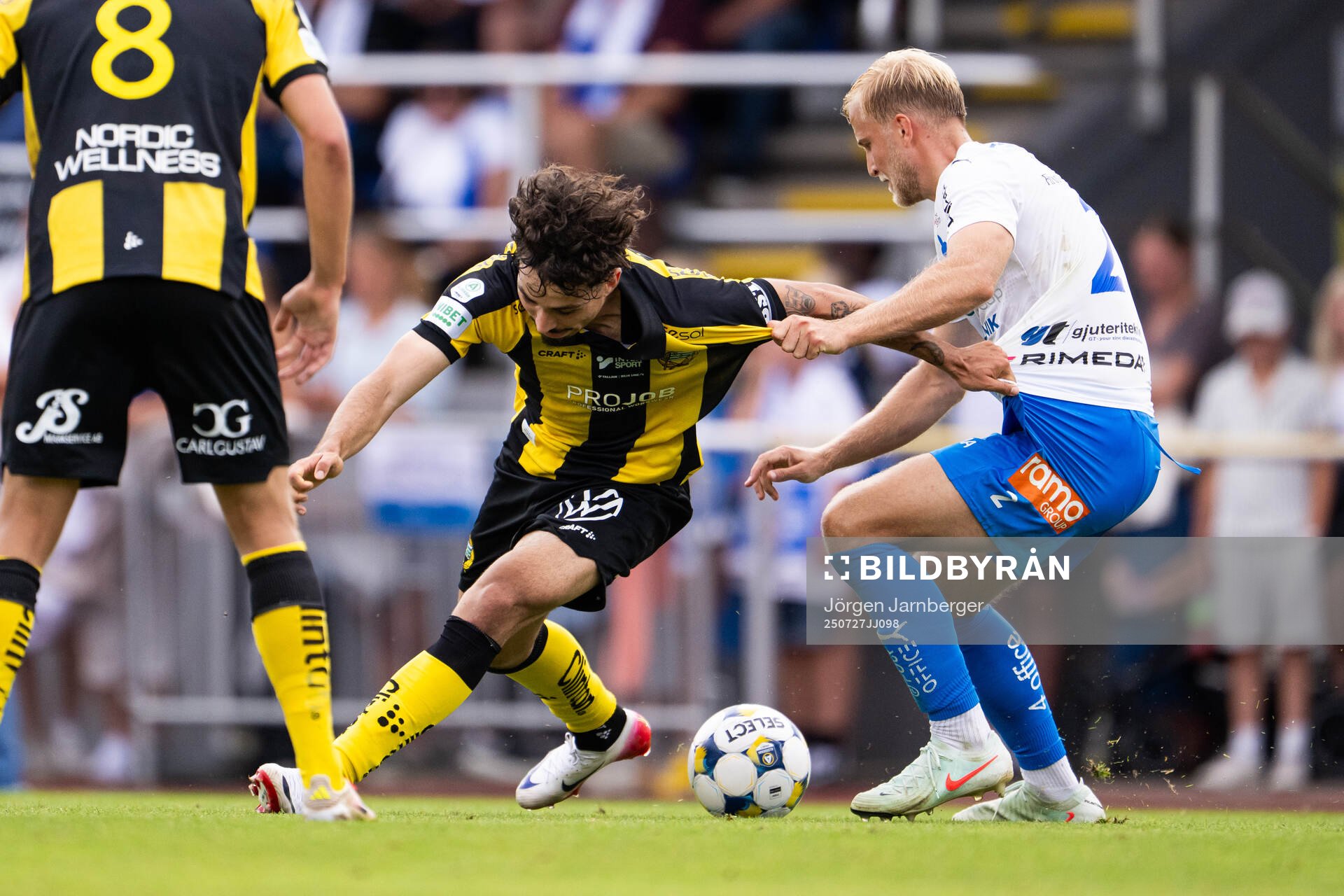 Hammarbys Sebastian Tounekti och Värnamos Johan Rapp